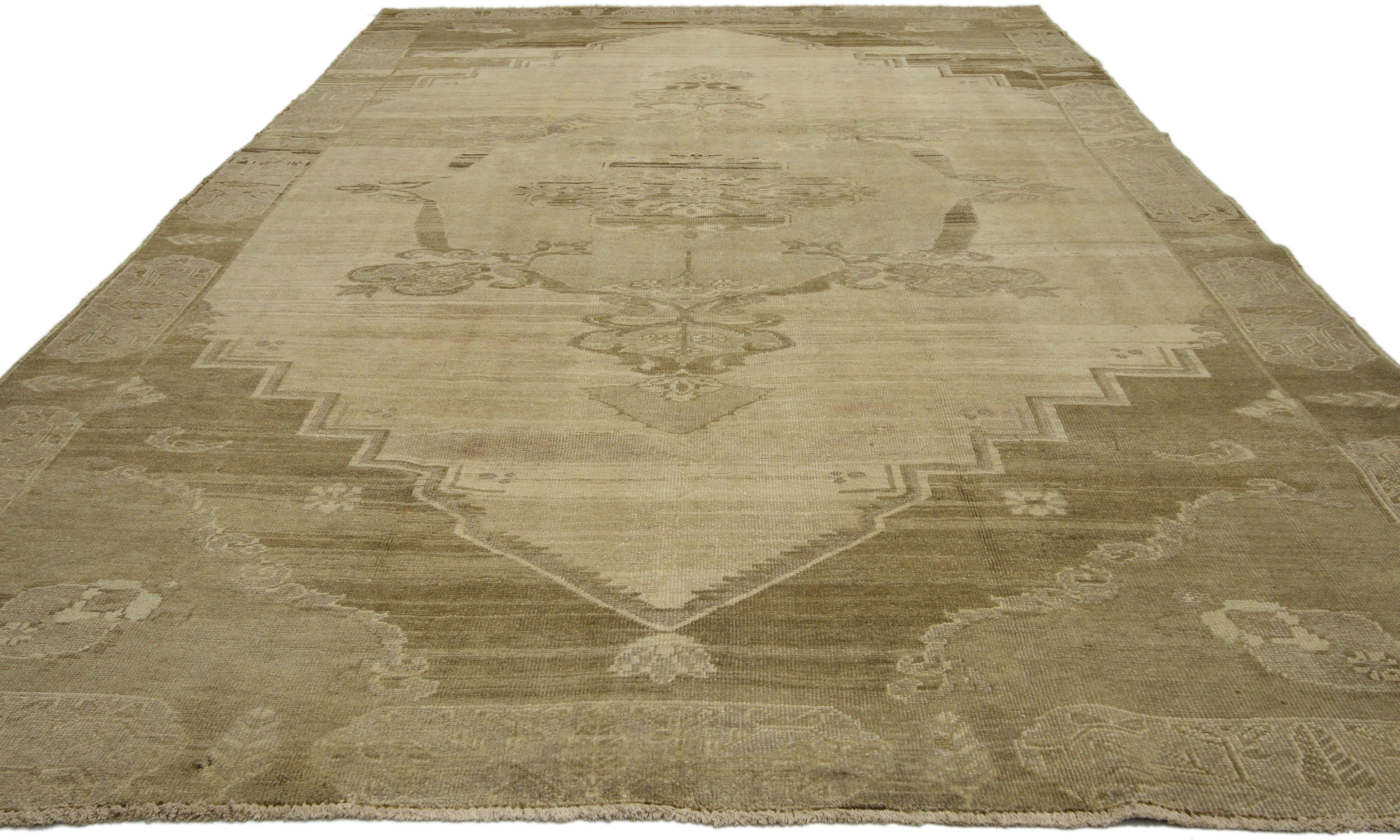 Vintage Turkish Oushak Rug with Warm, Neutral Colors and Modern Style In Good Condition For Sale In Dallas, TX