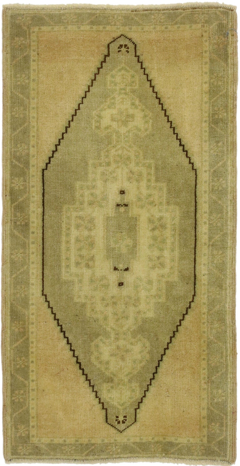 50698 Vintage Turkish Oushak Yastik Scatter Rug, Small Accent Rug 01'09 X 03'04. This hand-knotted wool vintage Turkish Oushak Yastik scatter rug features an oblong stepped medallion anchored with palmette trefoil pendants at either side in an open