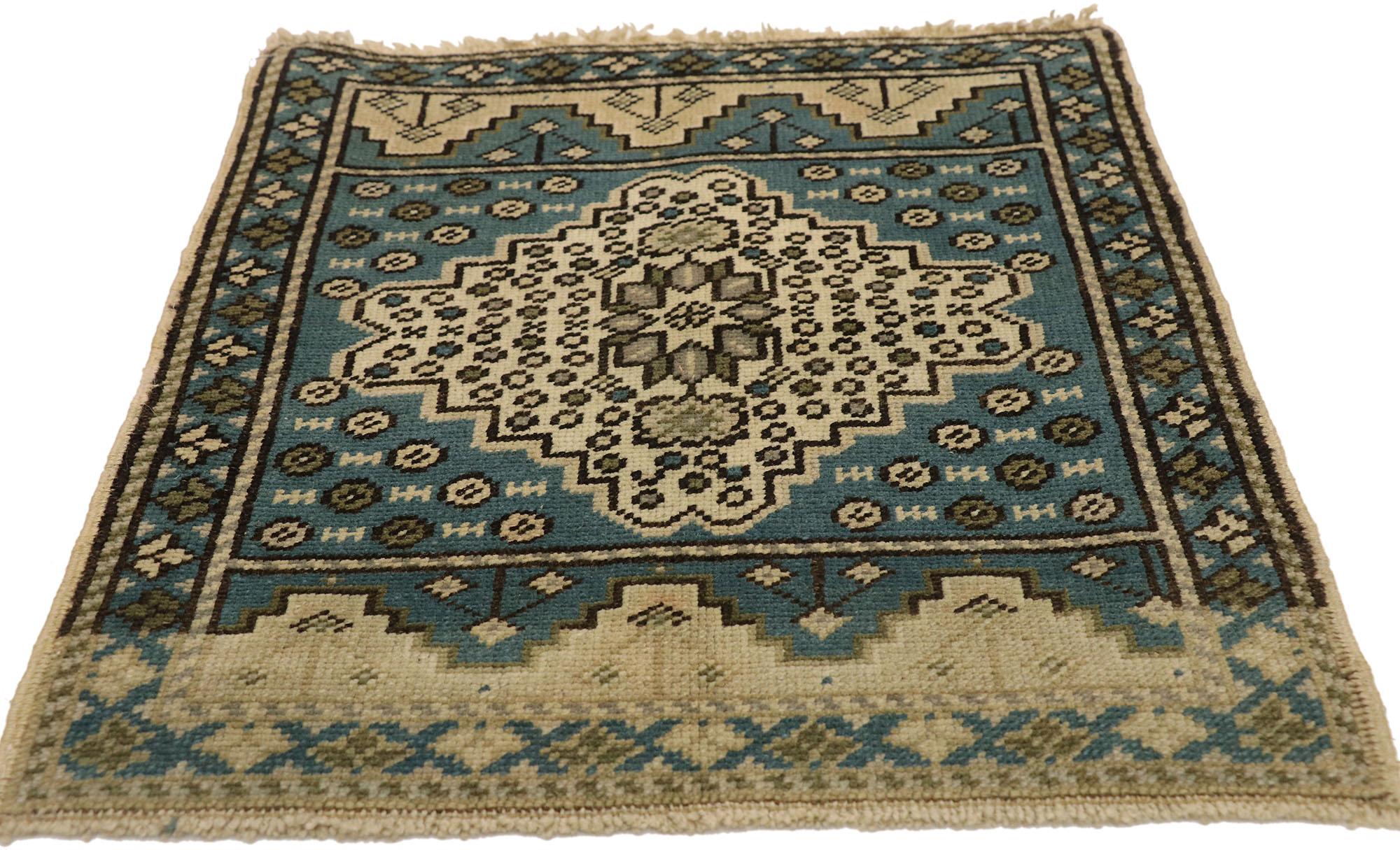 Vintage Turkish Oushak Yastik Scatter Rug, Square Accent Rug In Good Condition In Dallas, TX