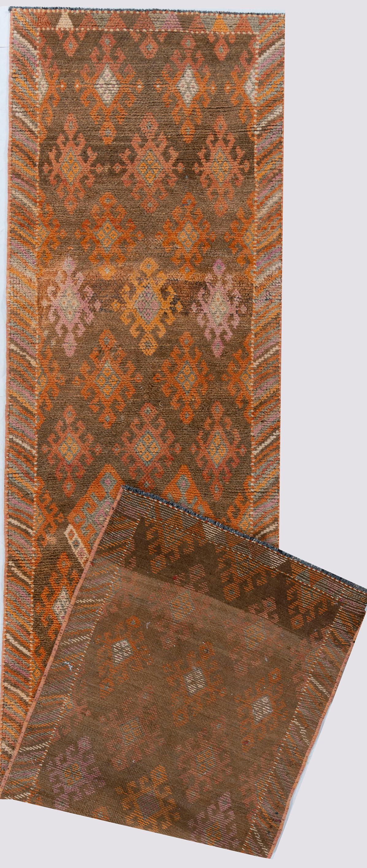 Türkischer Oushak-Läufer im Vintage-Stil 2'10 x 11'11 (Handgewebt) im Angebot