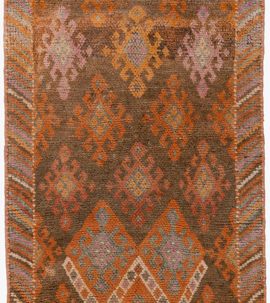 XX secolo Runner turco vintage Oushak 2'10 x 11'11 in vendita