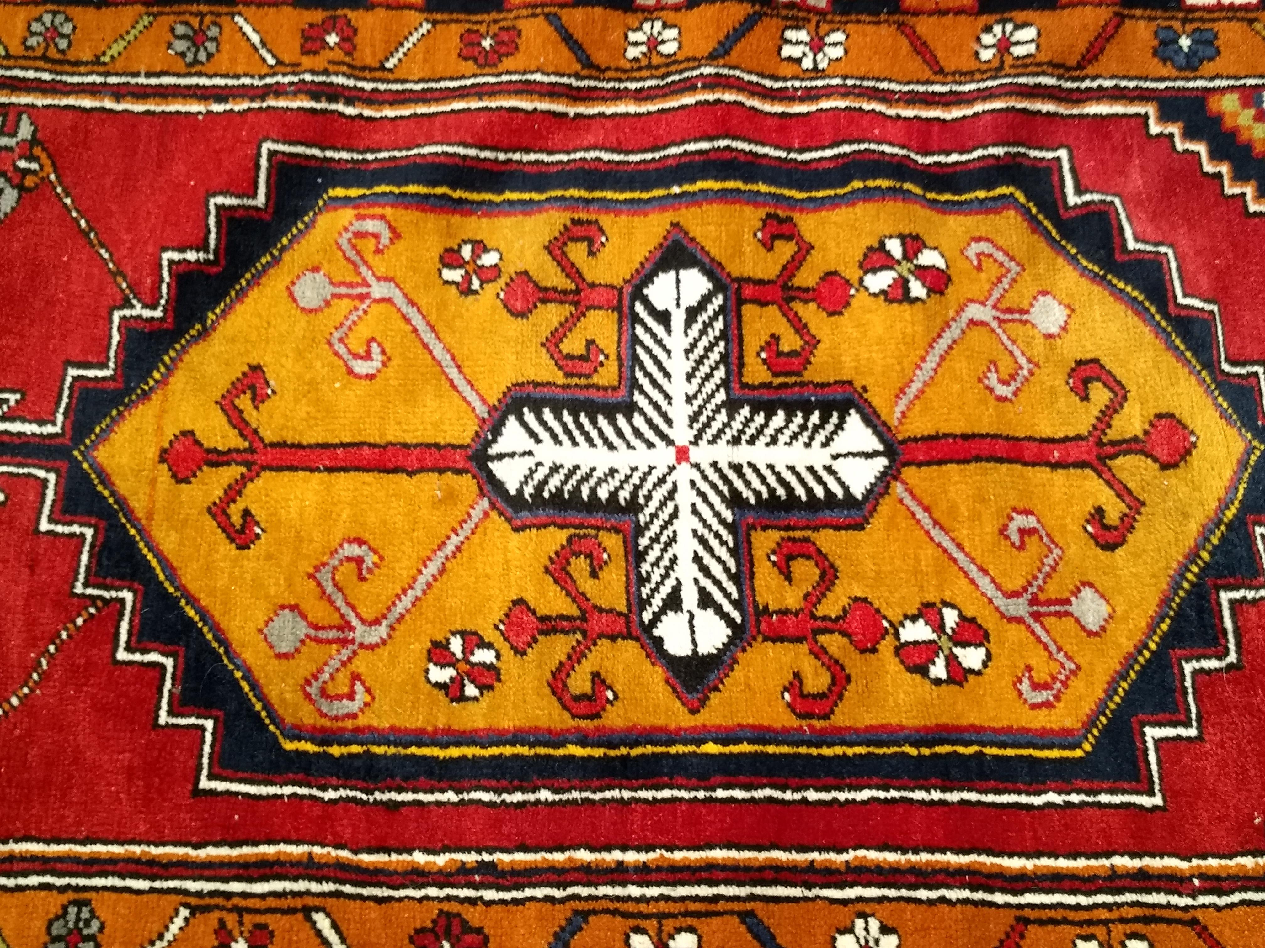 Vintage Turkish Oushak Runner – Red Field with Gold & Ivory Geometric Medallions For Sale 4