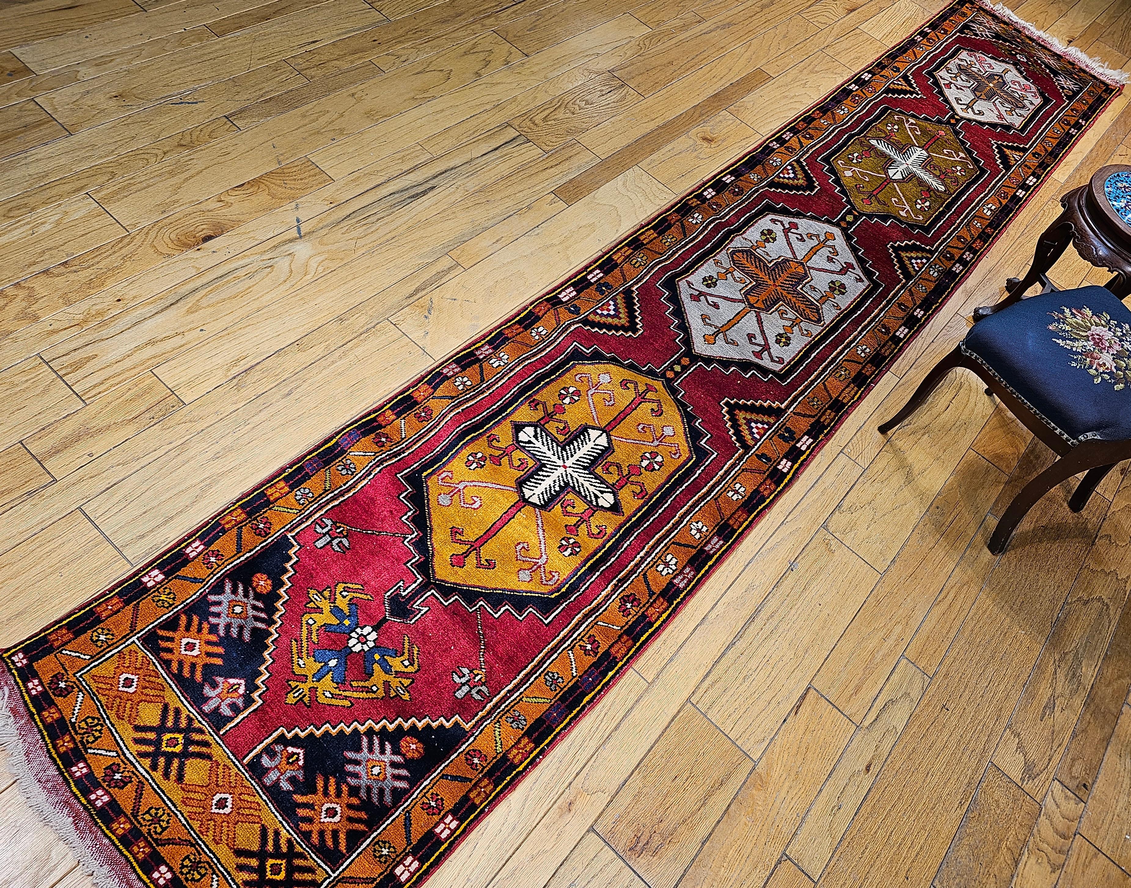 Vintage Turkish Oushak Runner – Red Field with Gold & Ivory Geometric Medallions For Sale 10