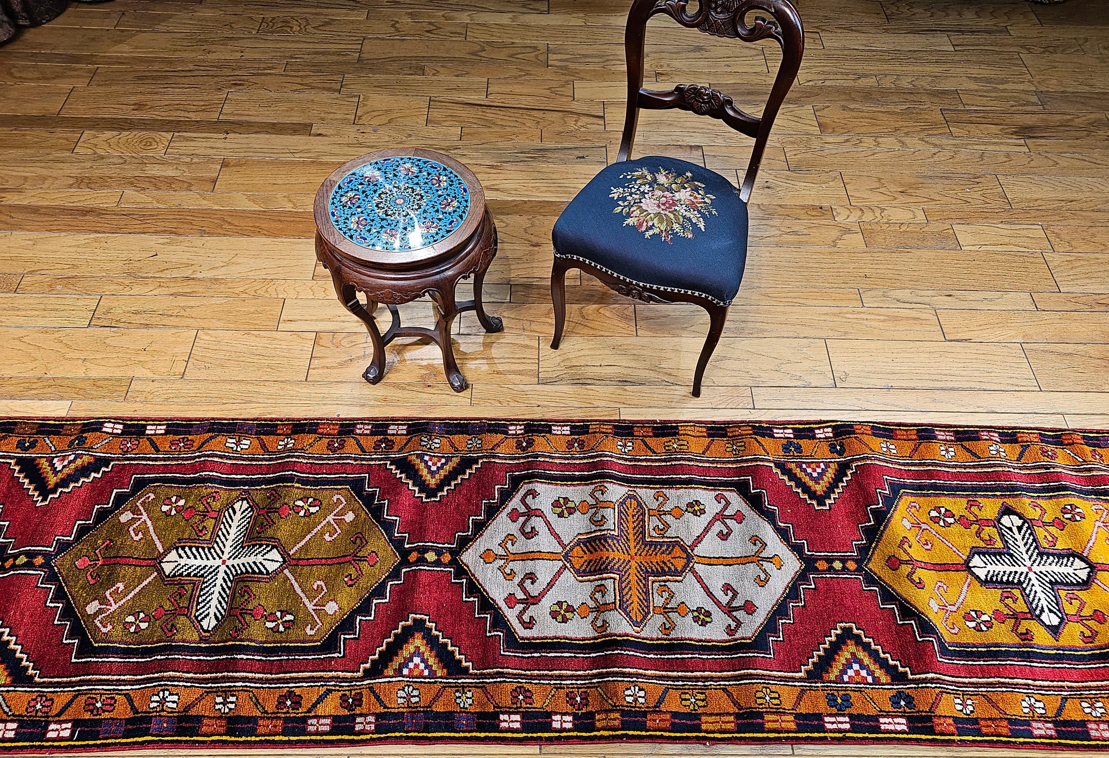 Vintage Turkish Oushak Runner – Red Field with Gold & Ivory Geometric Medallions For Sale 11