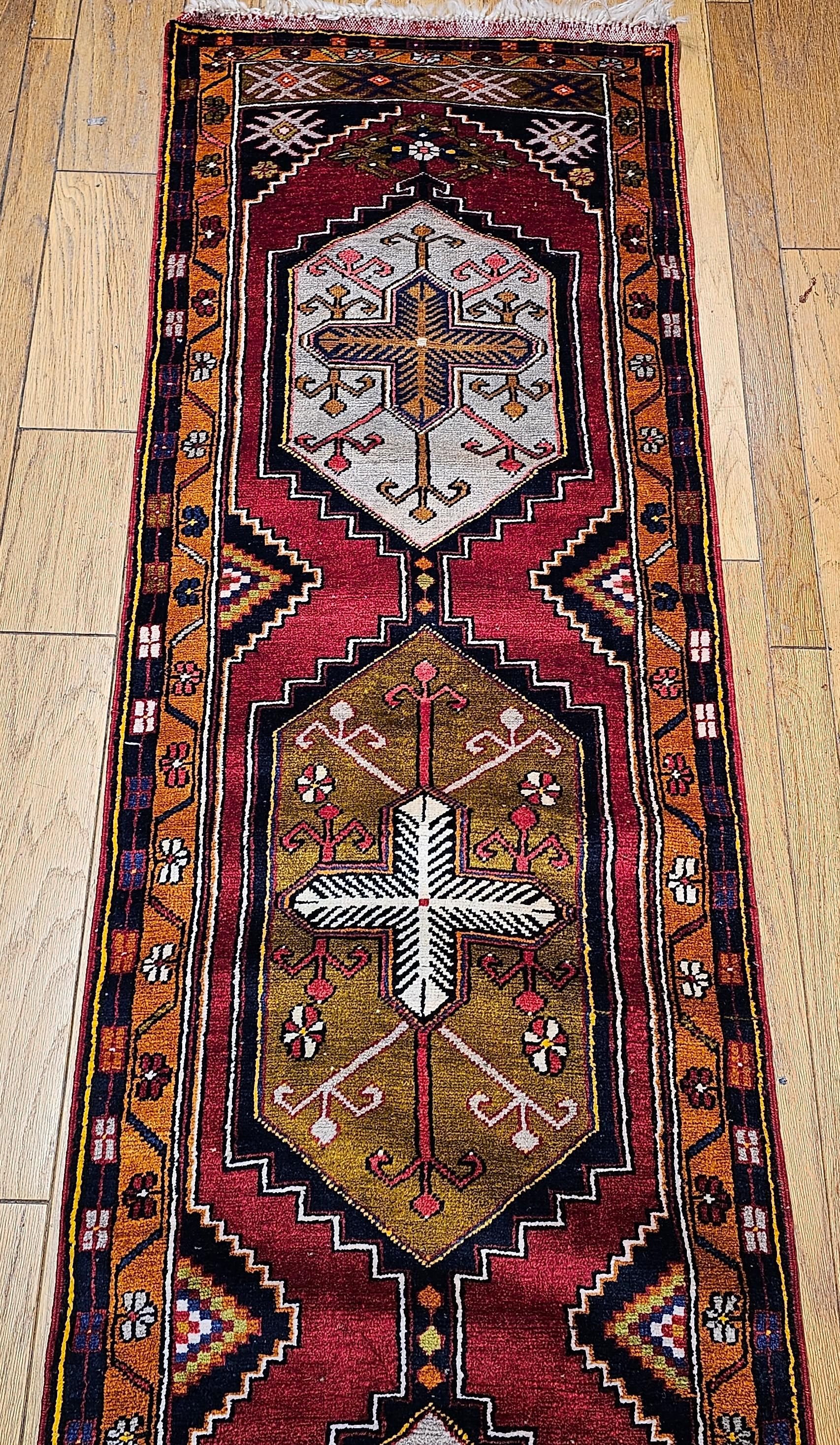 Vintage Turkish Oushak Runner – Red Field with Gold & Ivory Geometric Medallions In Good Condition For Sale In Barrington, IL