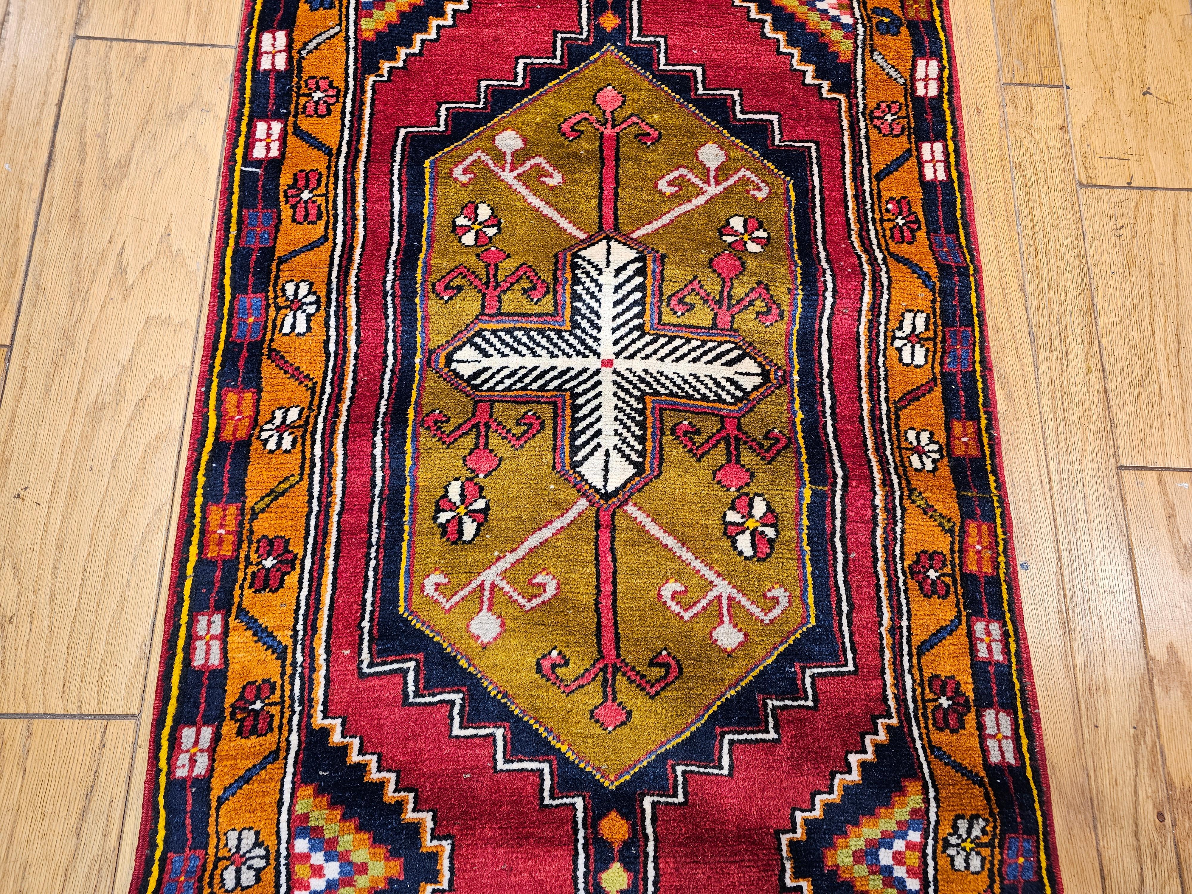 Vintage Turkish Oushak Runner – Red Field with Gold & Ivory Geometric Medallions For Sale 2