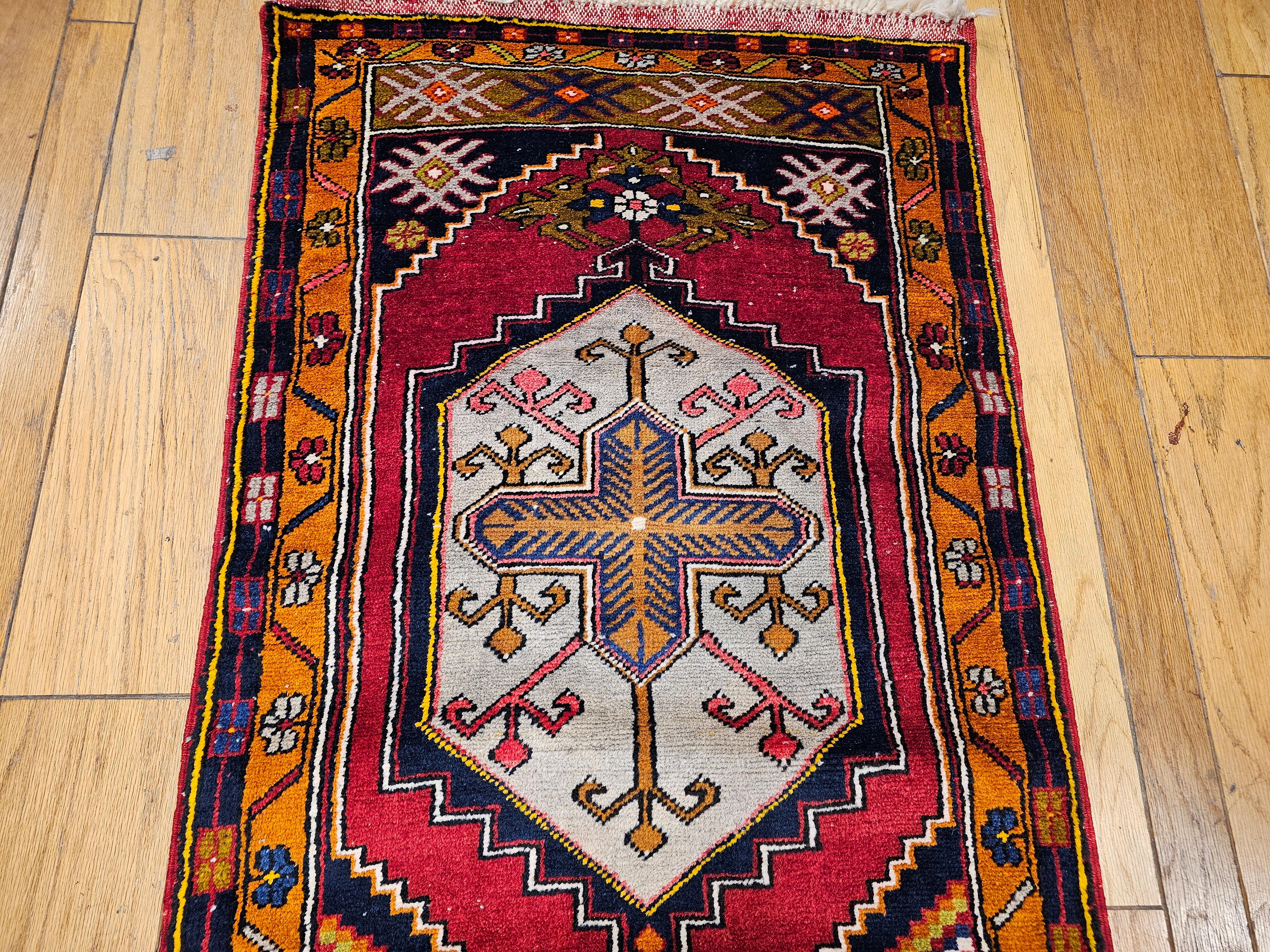 Vintage Turkish Oushak Runner – Red Field with Gold & Ivory Geometric Medallions For Sale 3