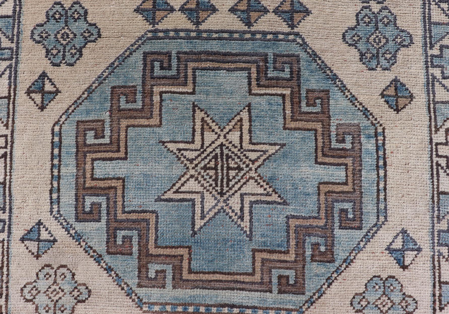 Tapis de couloir turc Oushak vintage à motifs géométriques et tons froids 3'3 x 7'4 Bon état - En vente à Atlanta, GA