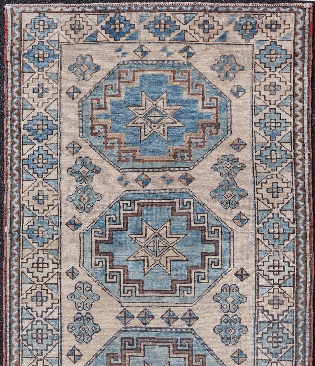 Laine Tapis de couloir turc Oushak vintage à motifs géométriques et tons froids 3'3 x 7'4 en vente