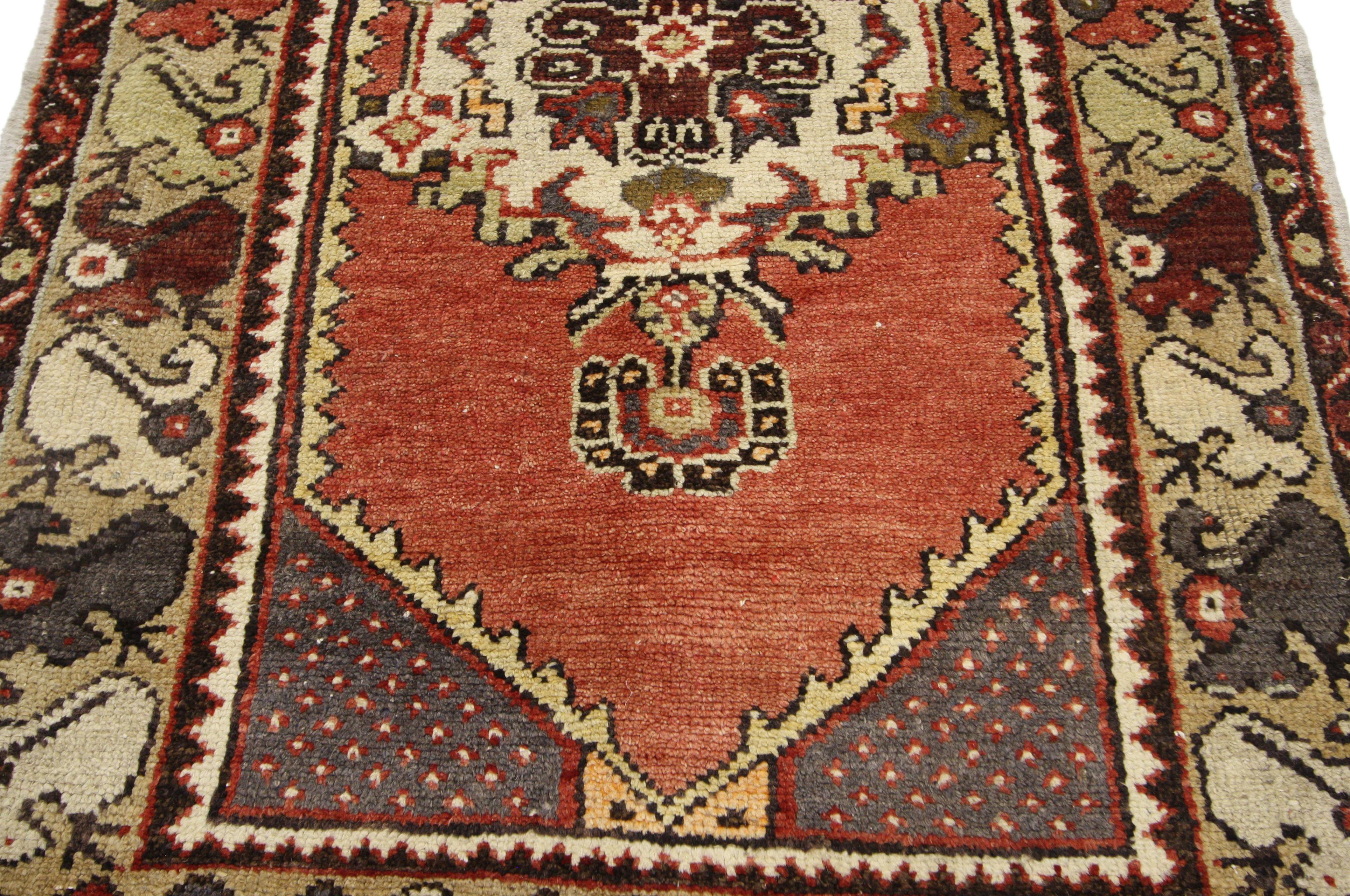 Vintage Turkish Oushak Runner with Jacobean Style, Hallway Runner In Good Condition For Sale In Dallas, TX