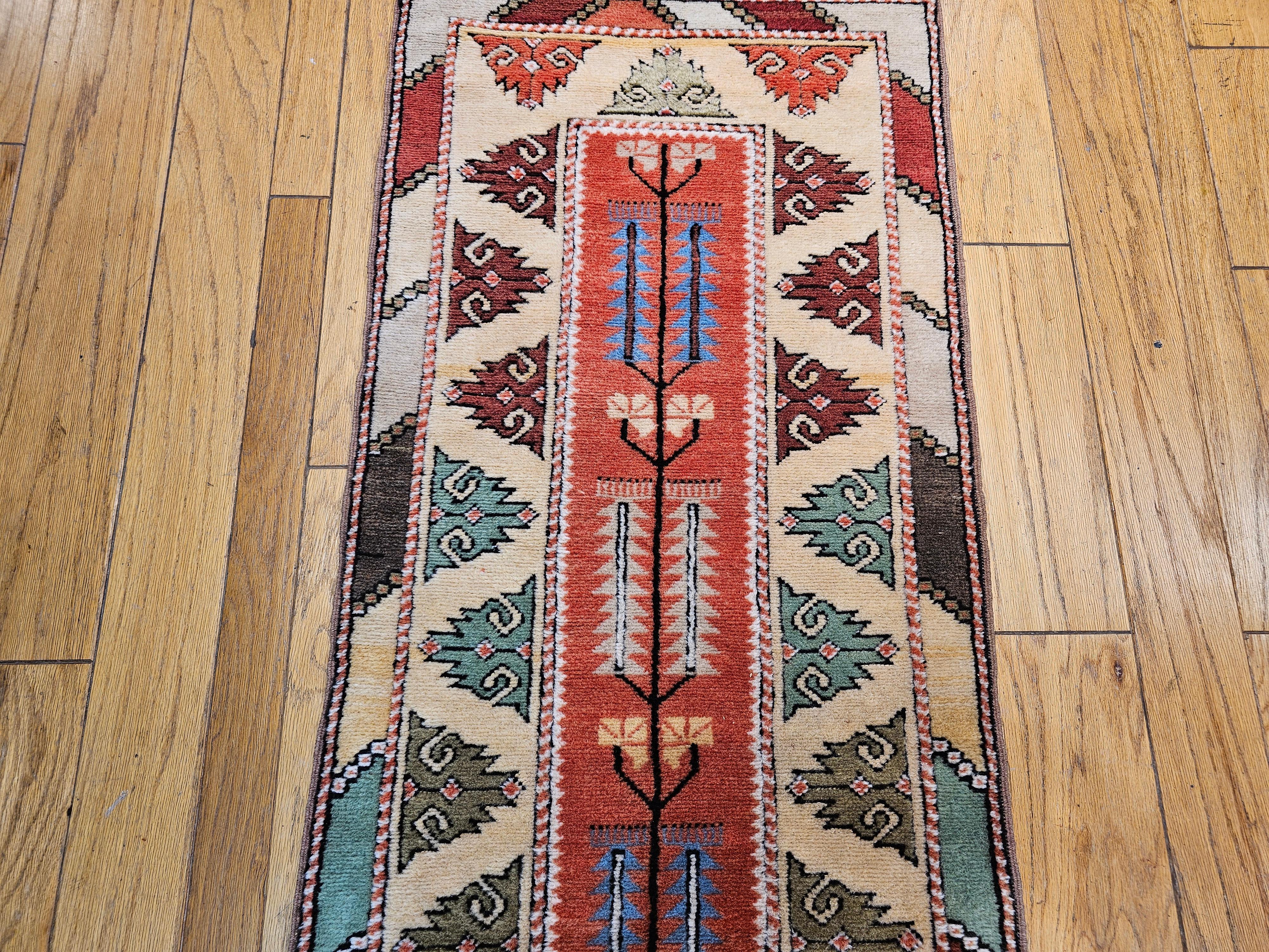 Türkischer Oushak-Läufer, Vintage (Pflanzlich gefärbt) im Angebot