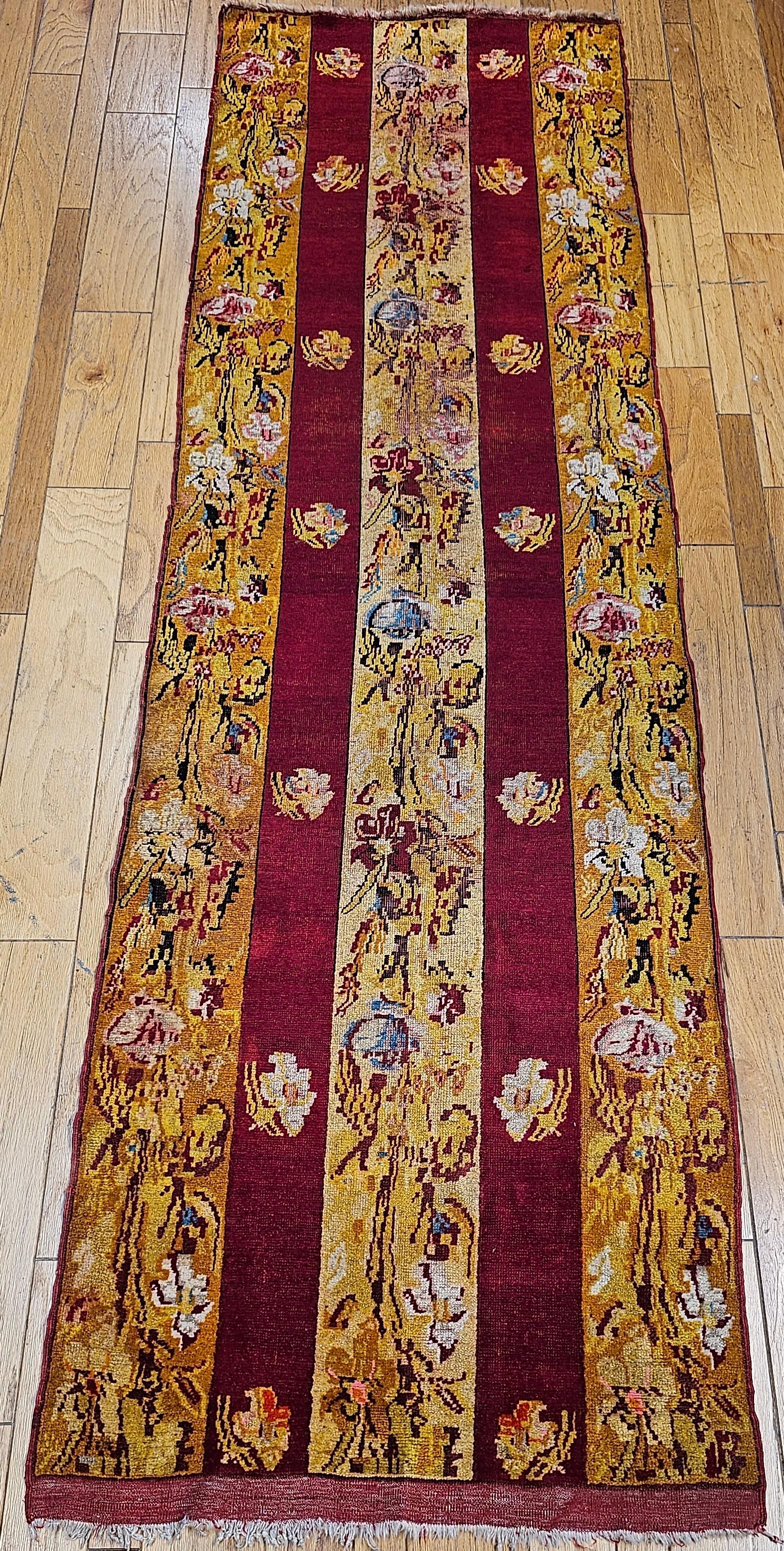 Tapis de couloir Aubusson français vintage à motif floral jaune, rouge, turquoise en vente 6