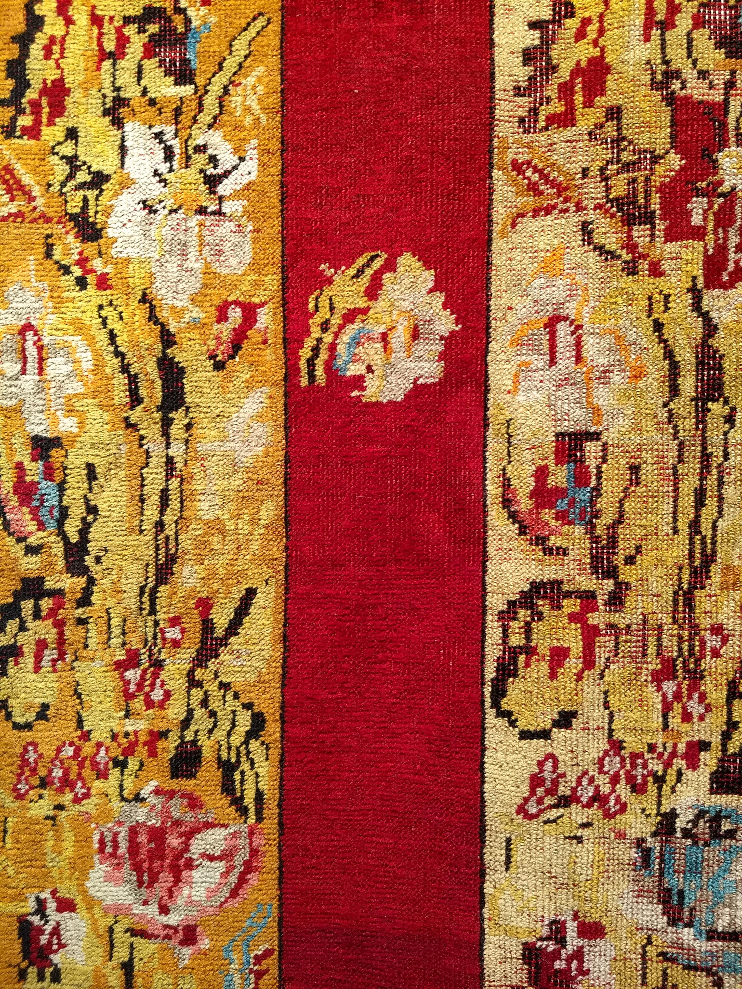 Tapis de couloir Aubusson français vintage à motif floral jaune, rouge, turquoise Bon état - En vente à Barrington, IL