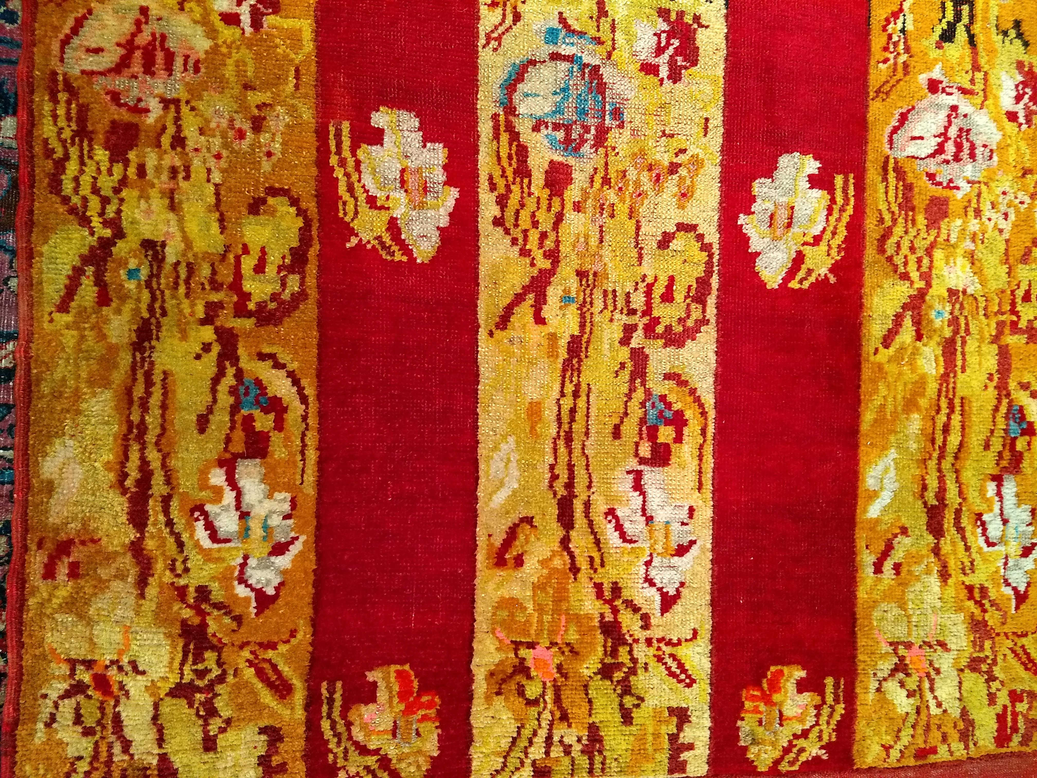 20ième siècle Tapis de couloir Aubusson français vintage à motif floral jaune, rouge, turquoise en vente