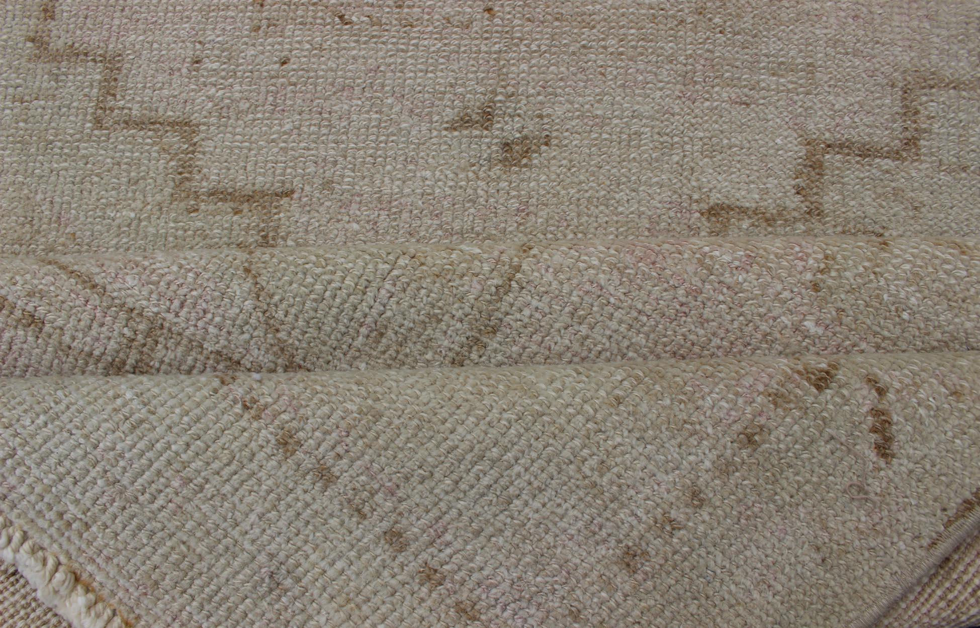 Vintage Turkish Oushak Läufer in verblasstem Beige, Taupe, mit Medaillons 3'7 x 11'3 (20. Jahrhundert) im Angebot