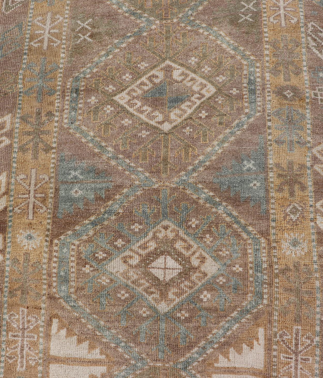 Runner Oushak turco vintage con medaglioni geometrici in tonalità terra 3'7 x 10'8 in vendita 1