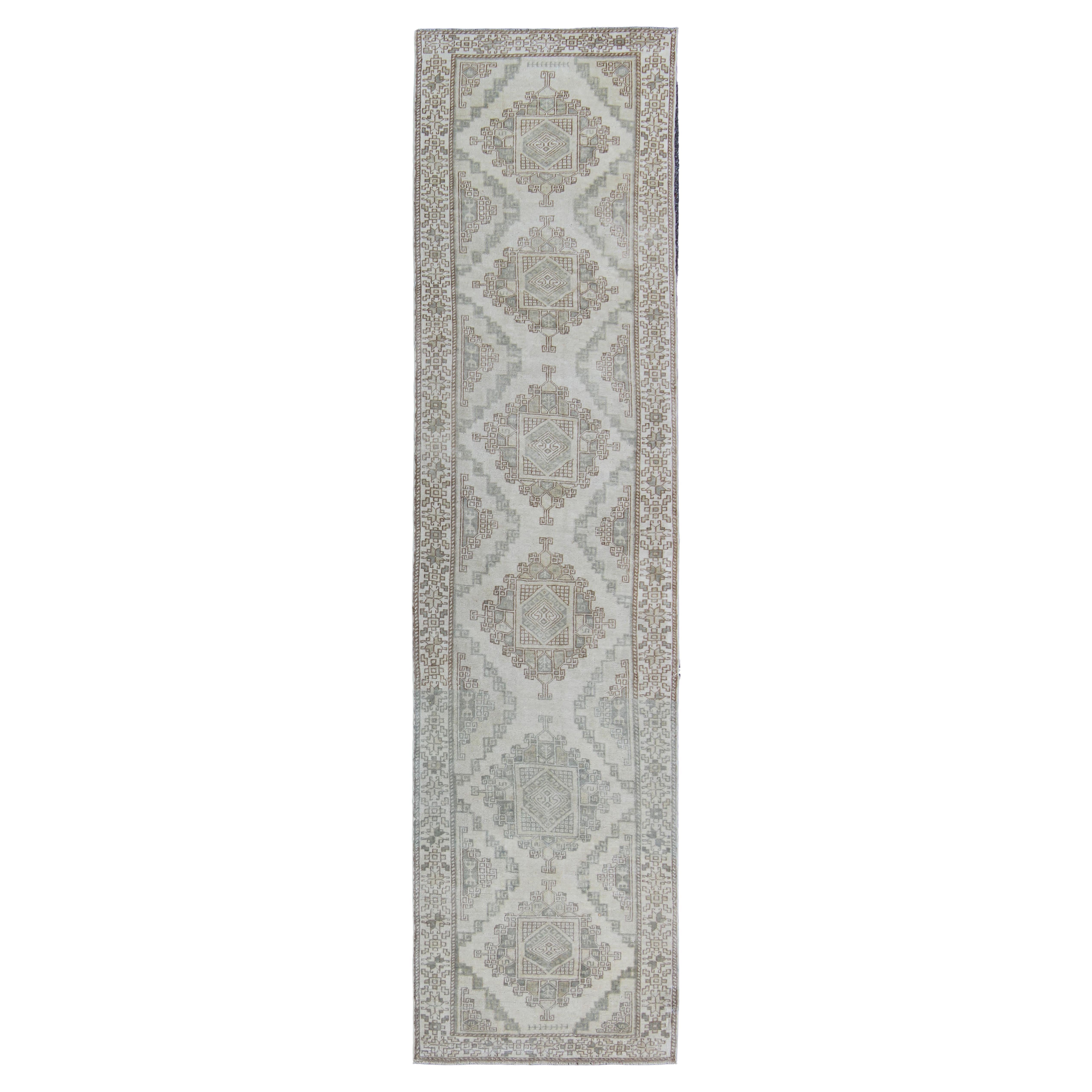 Runner Oushak turco vintage in Avorio, Azzurro e Taupe 3'0 x 12'3 in vendita