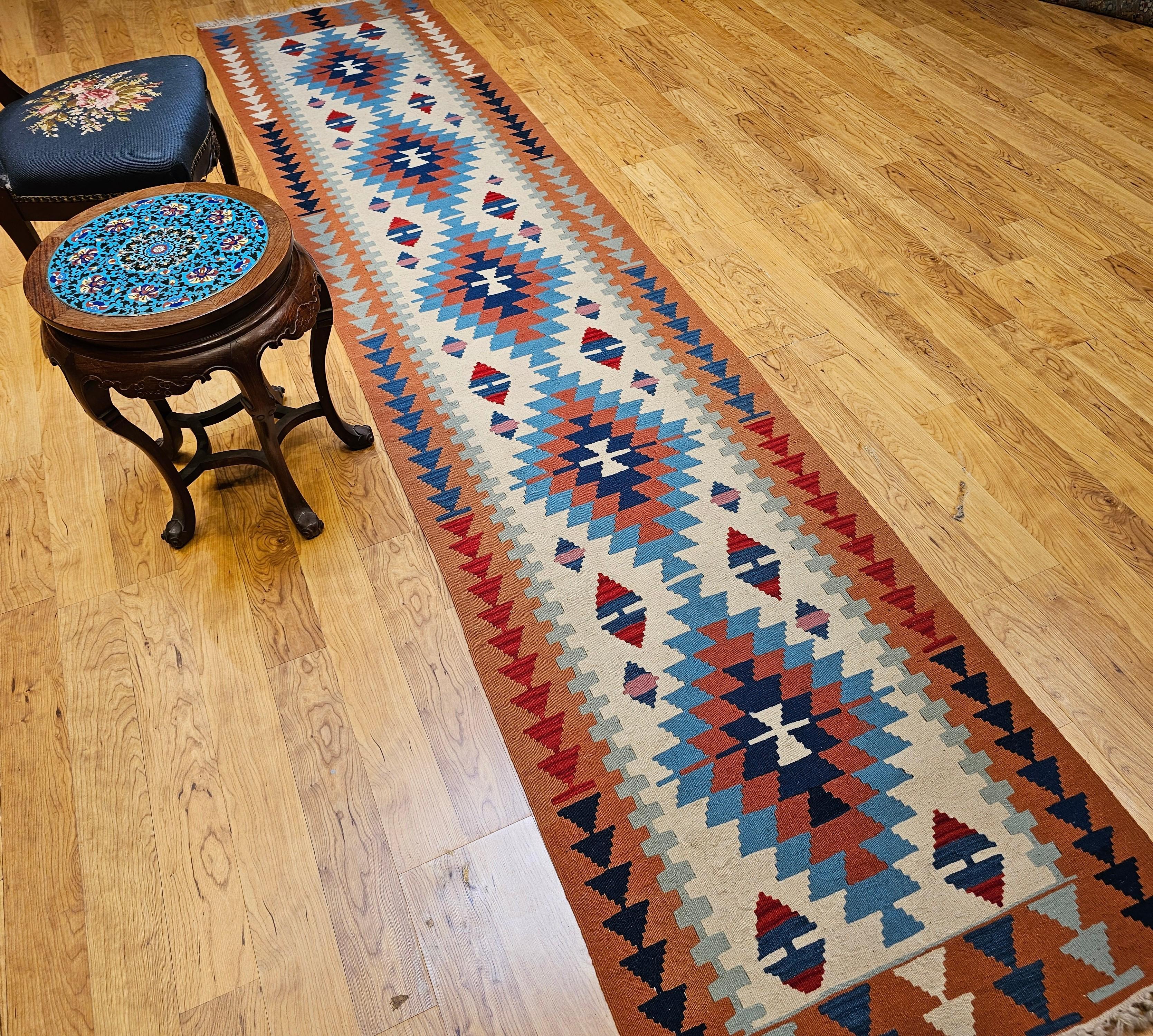 Alfombra Turca Oushak Vintage con Diseño Sudoeste en Terracota, Azul y Marfil en venta 6