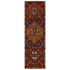 Türkischer Oushak-Läufer mit zentralem Medaillon, von Rug & Kilim
