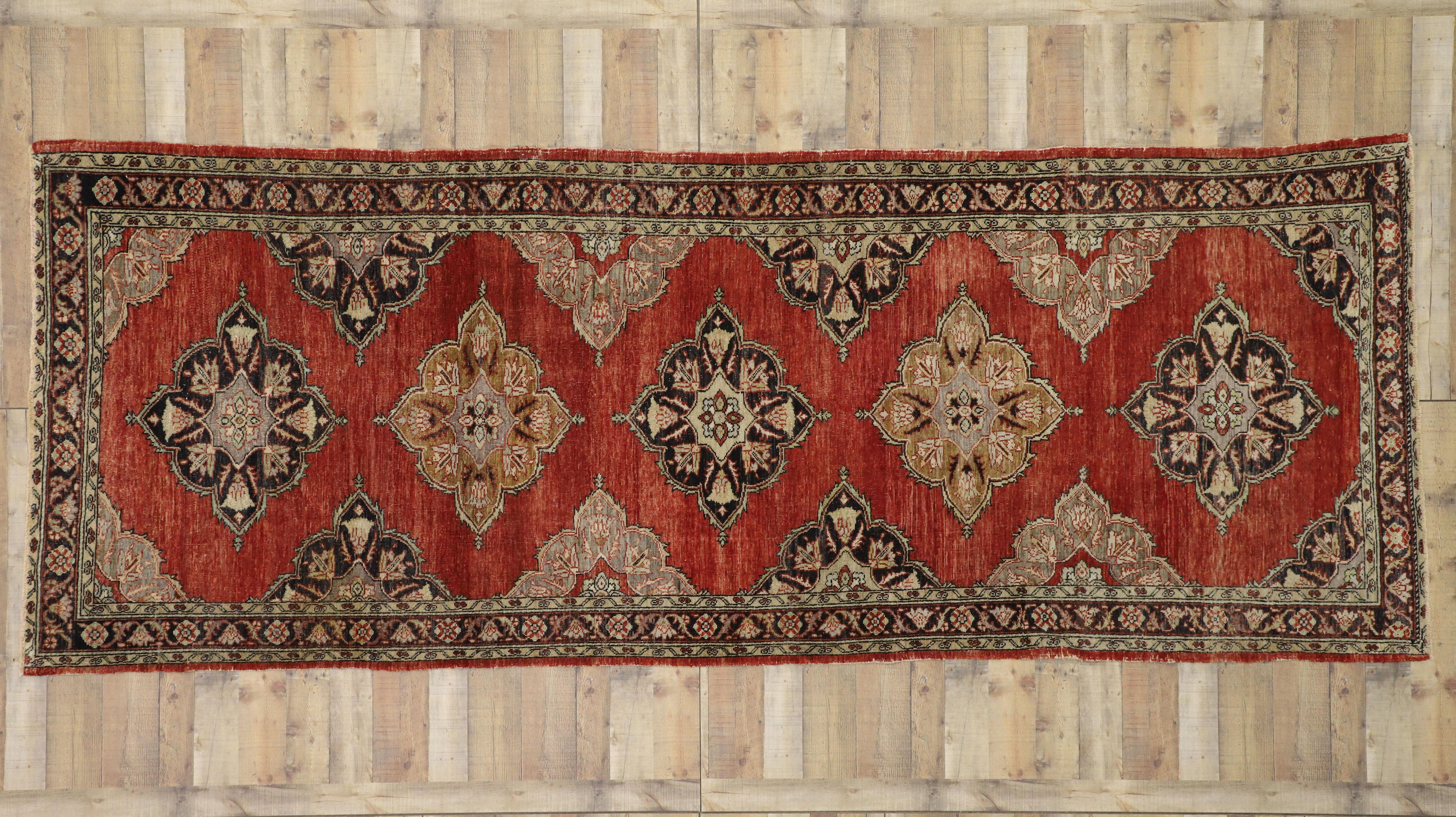 Tapis de couloir turc Oushak vintage, large tapis de couloir en vente 4