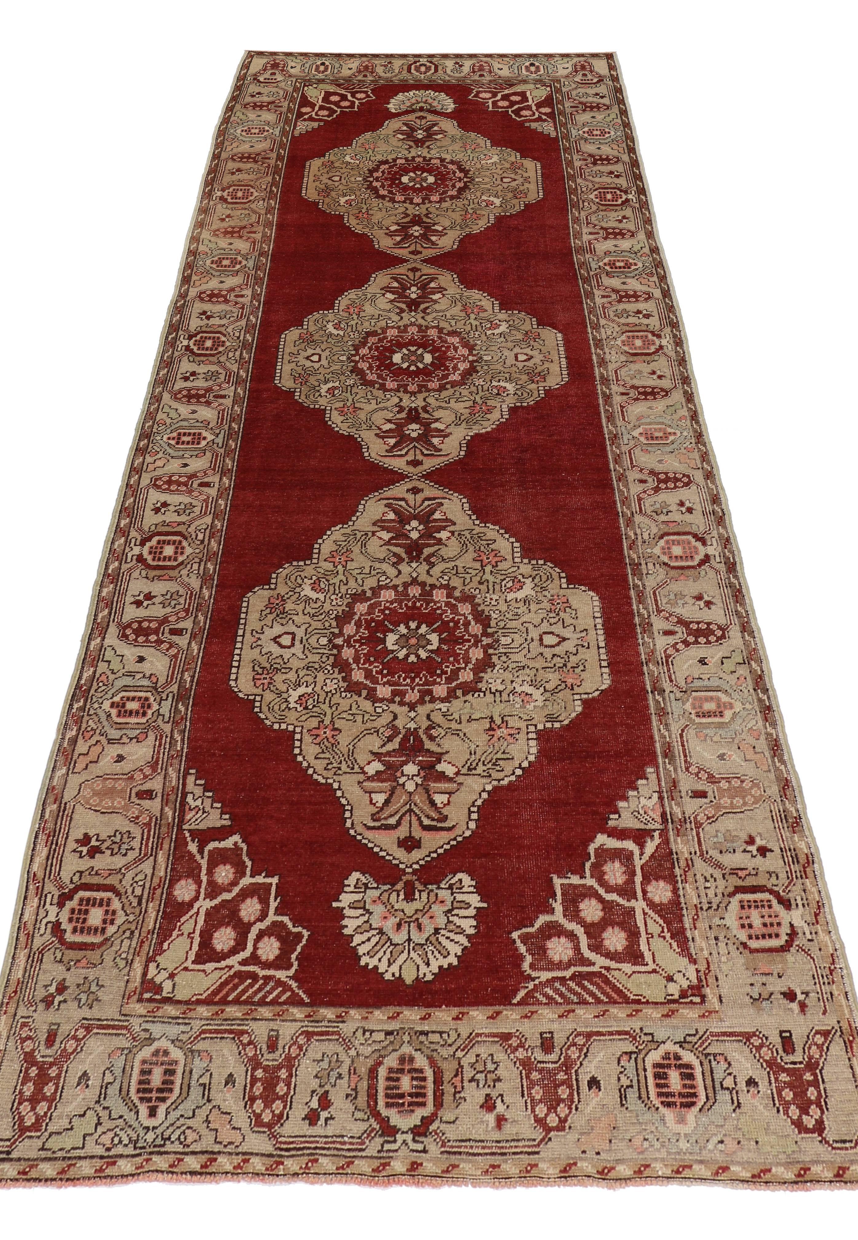 Laine Tapis de couloir turc Oushak vintage de style campagnard français en vente