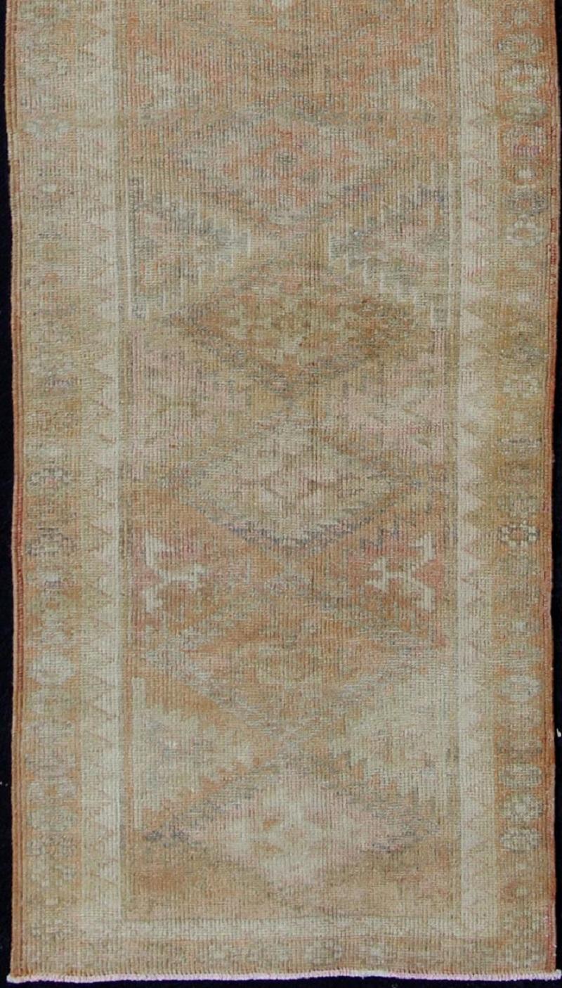 Vintage Oushak runner from Turkey with medallion geometric design in subdued tones, rug en-165288, country of origin / type: Turkey / Oushak, circa 1940

This beautiful vintage Oushak runner from 1940s Turkey features a Classic Oushak design,