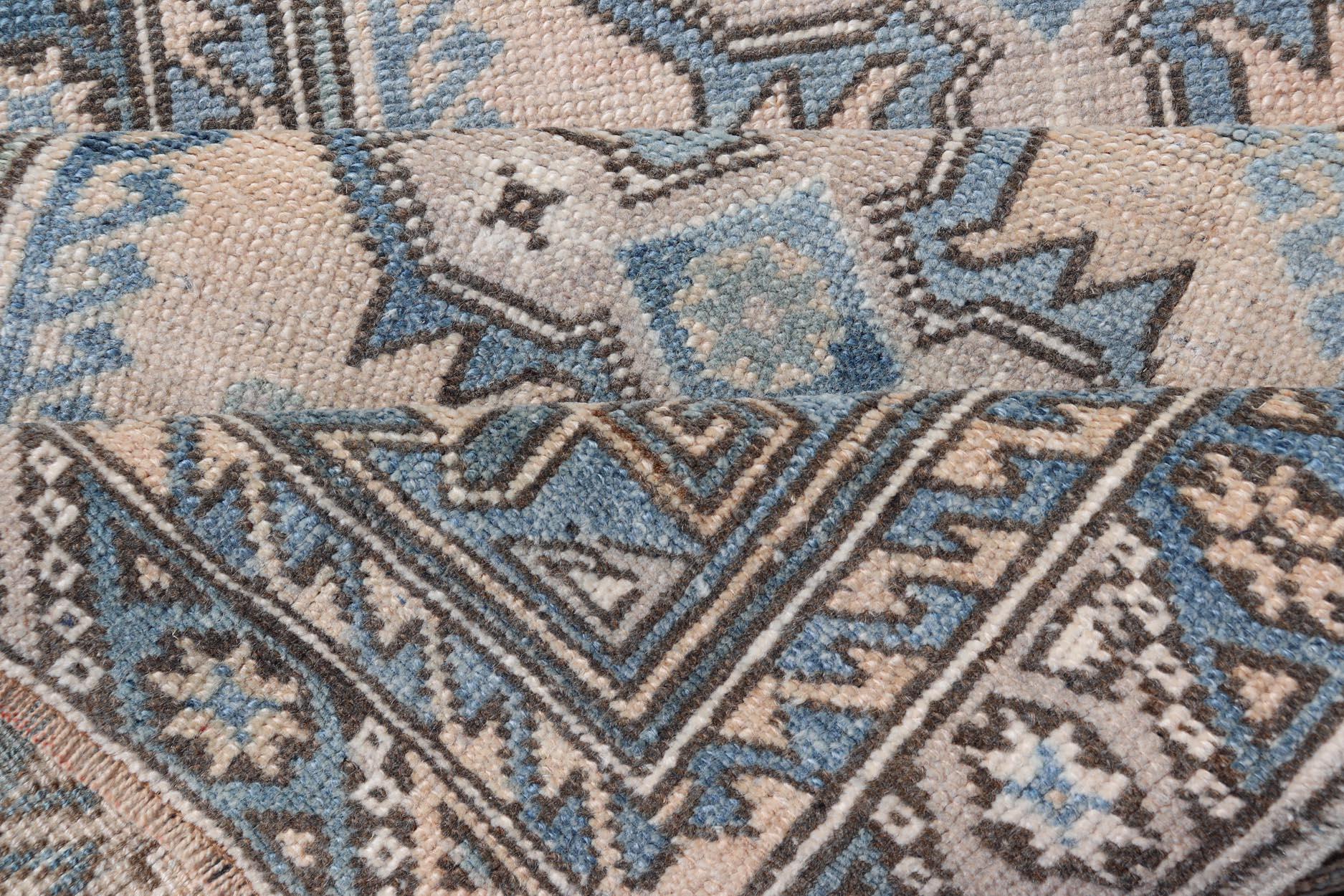 Vintage Türkisch Oushak Läufer mit geometrischen Medaillons 2'6