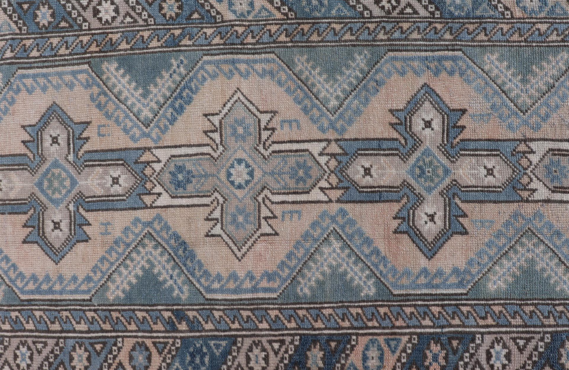 Vintage Türkisch Oushak Läufer mit geometrischen Medaillons 2'6