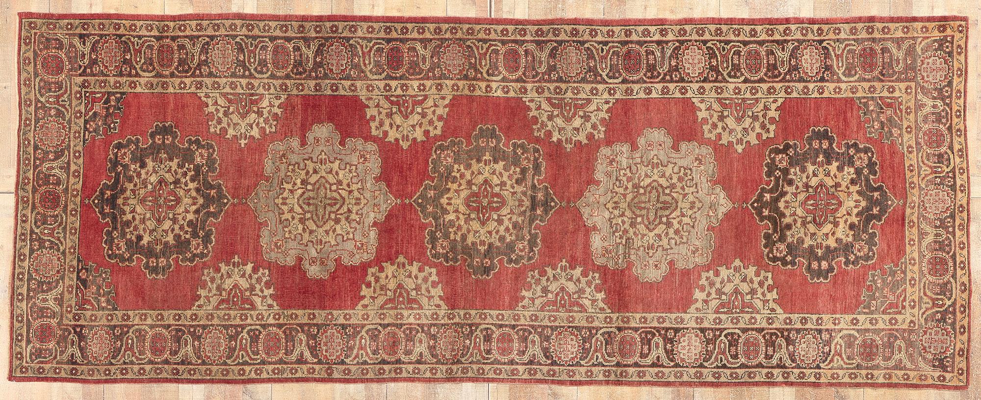 Türkischer Oushak-Teppich im Vintage-Stil, Timeless Allure trifft auf rustikale erdige Eleganz im Angebot 3