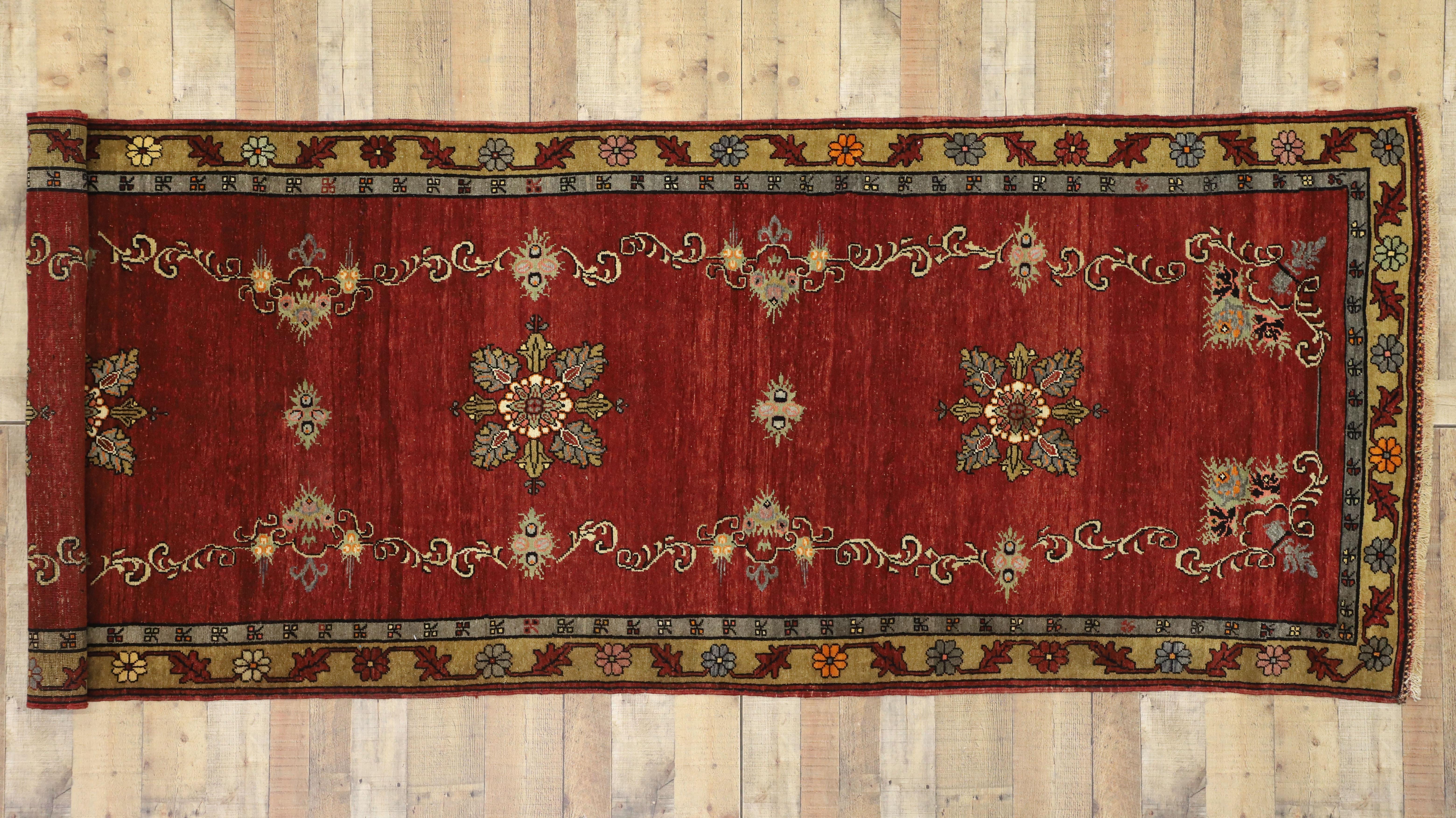 Tapis de couloir vintage turc Oushak avec maison de manoir de style Tudor en vente 4