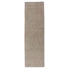 Vintage Runner Oushak turco con disegni geometrici minimalisti 2
5" x 8
7"