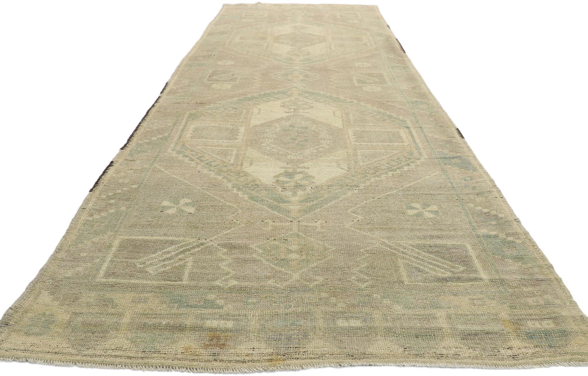 Turco Runner turco vintage in Oushak con stile moderno in vendita