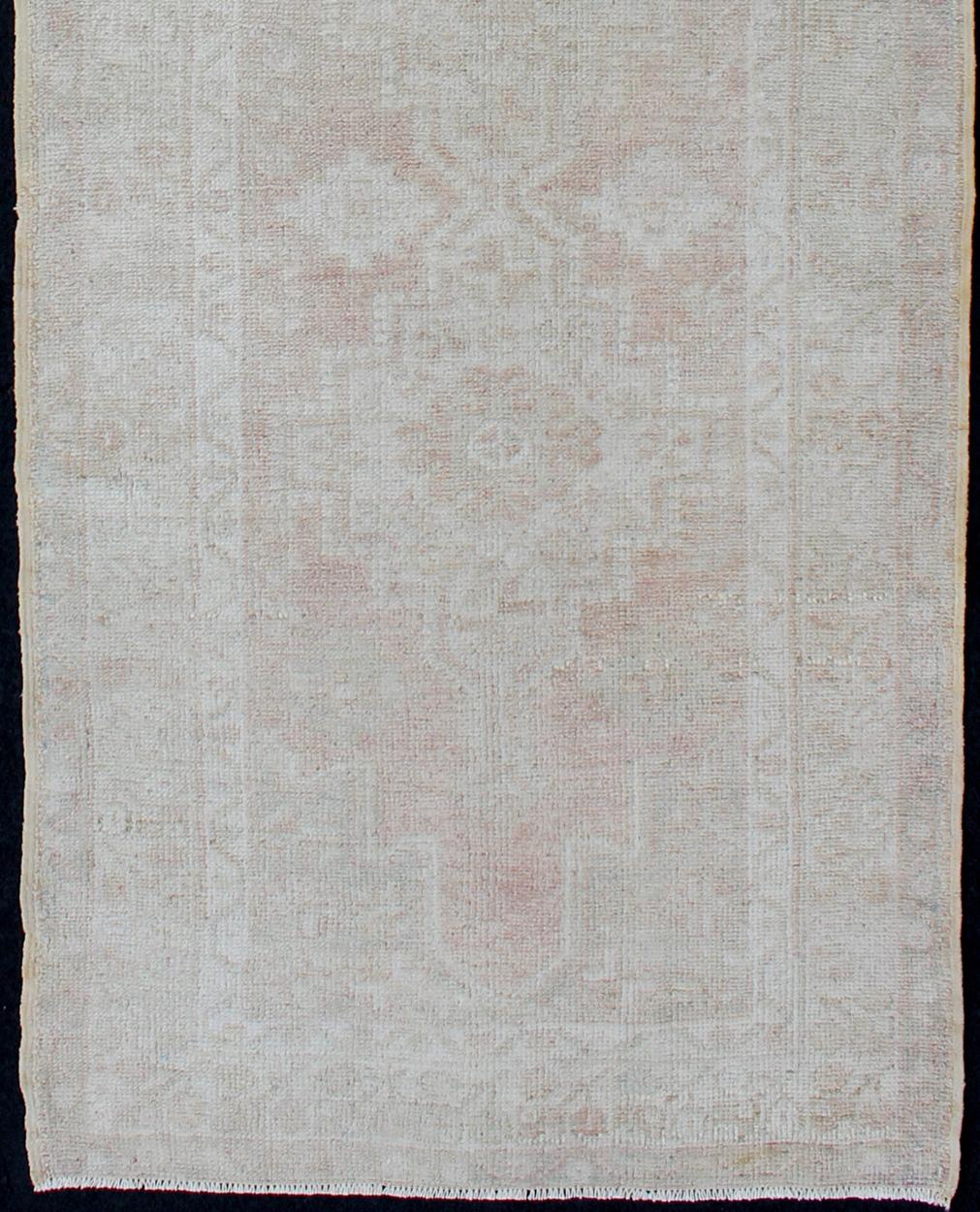 Vintage Oushak Runner from Turkey with Medallion Design in subdued color tones, rug en-176222, country of origin / type: Turkey / Oushak, circa 1940

This beautiful vintage Oushak runner from 1940s Turkey features a Classic Oushak design, which is