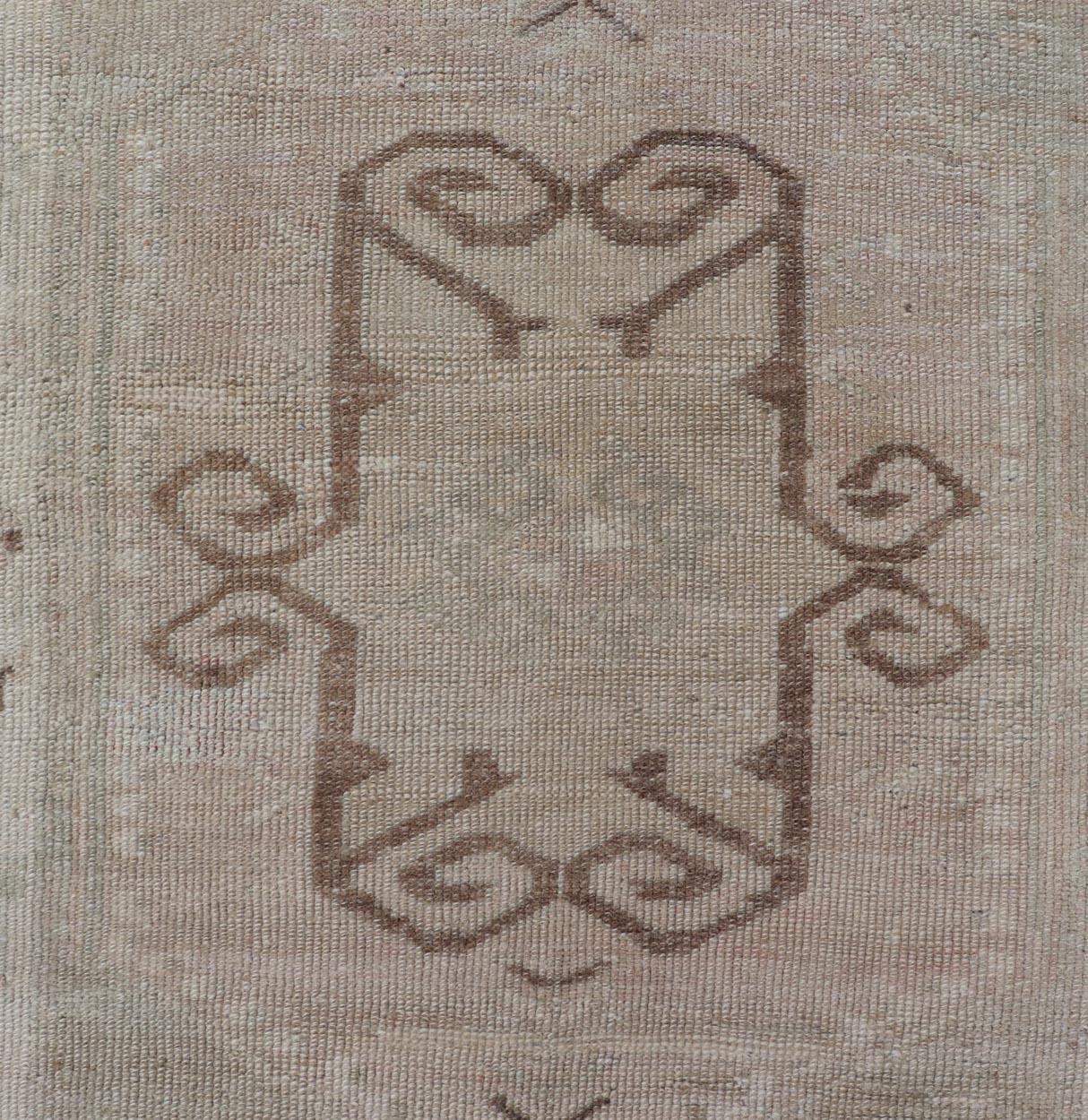 Alfombra Turca Oushak Vintage Con Medallones Geométricos Estilizados  2'1