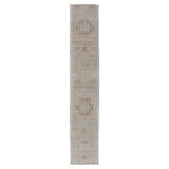 Alfombra Turca Oushak Vintage Con Medallones Geométricos Estilizados  2'1" X12'8"