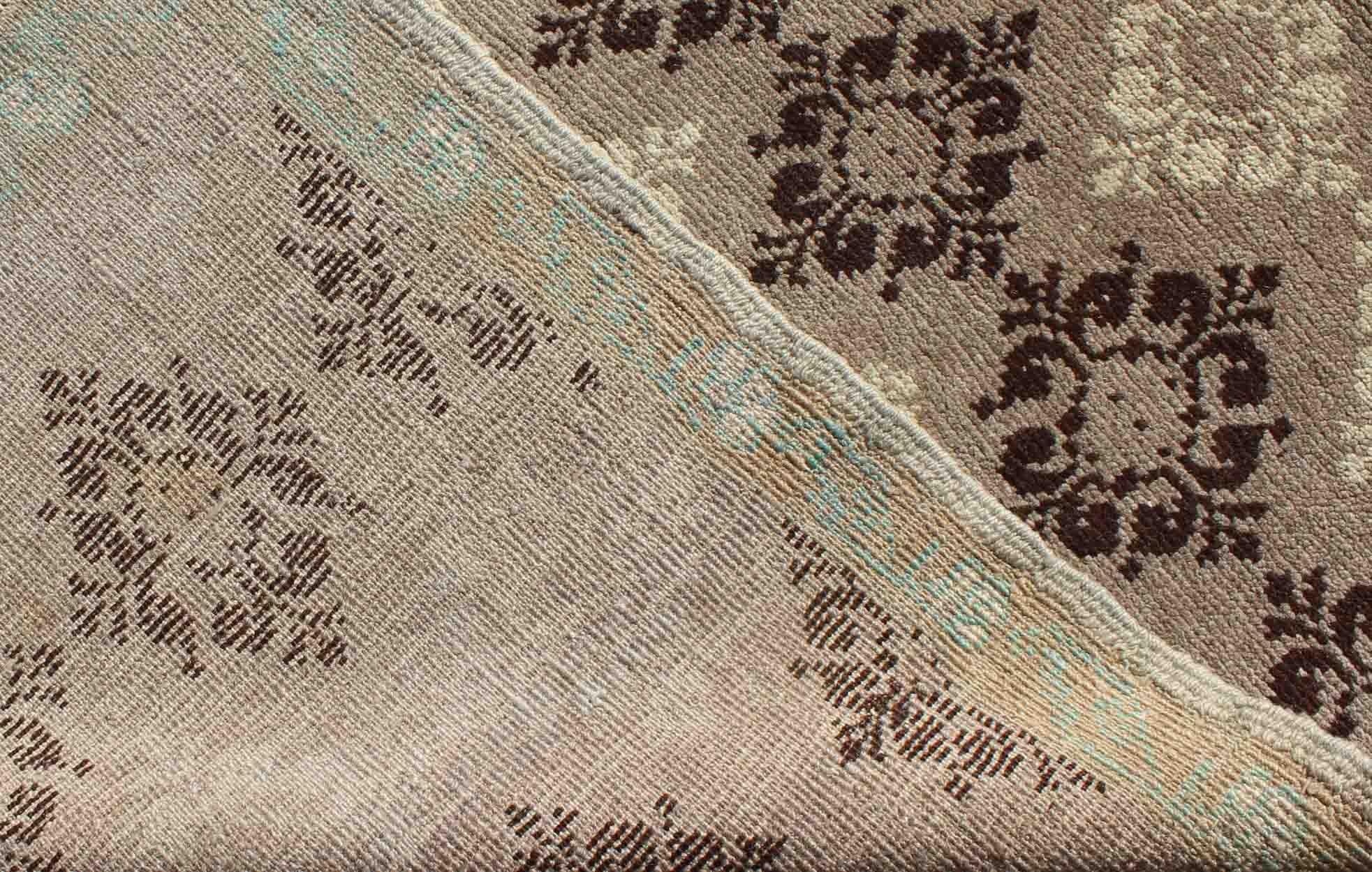 Lana Runner in Oushak turco vintage con geometria sottile beige e marrone 2'8 x 7'5 in vendita