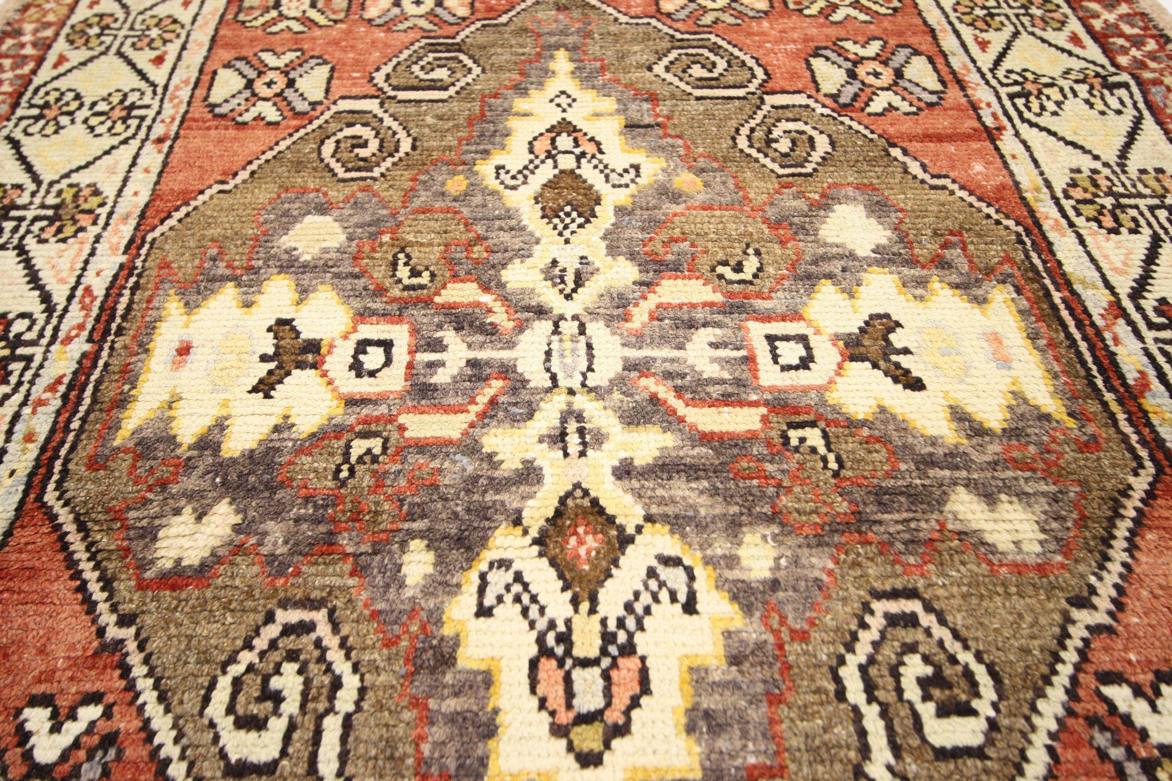 Vintage Turkish Oushak Runner with Traditional Style, Hallway Runner In Good Condition For Sale In Dallas, TX