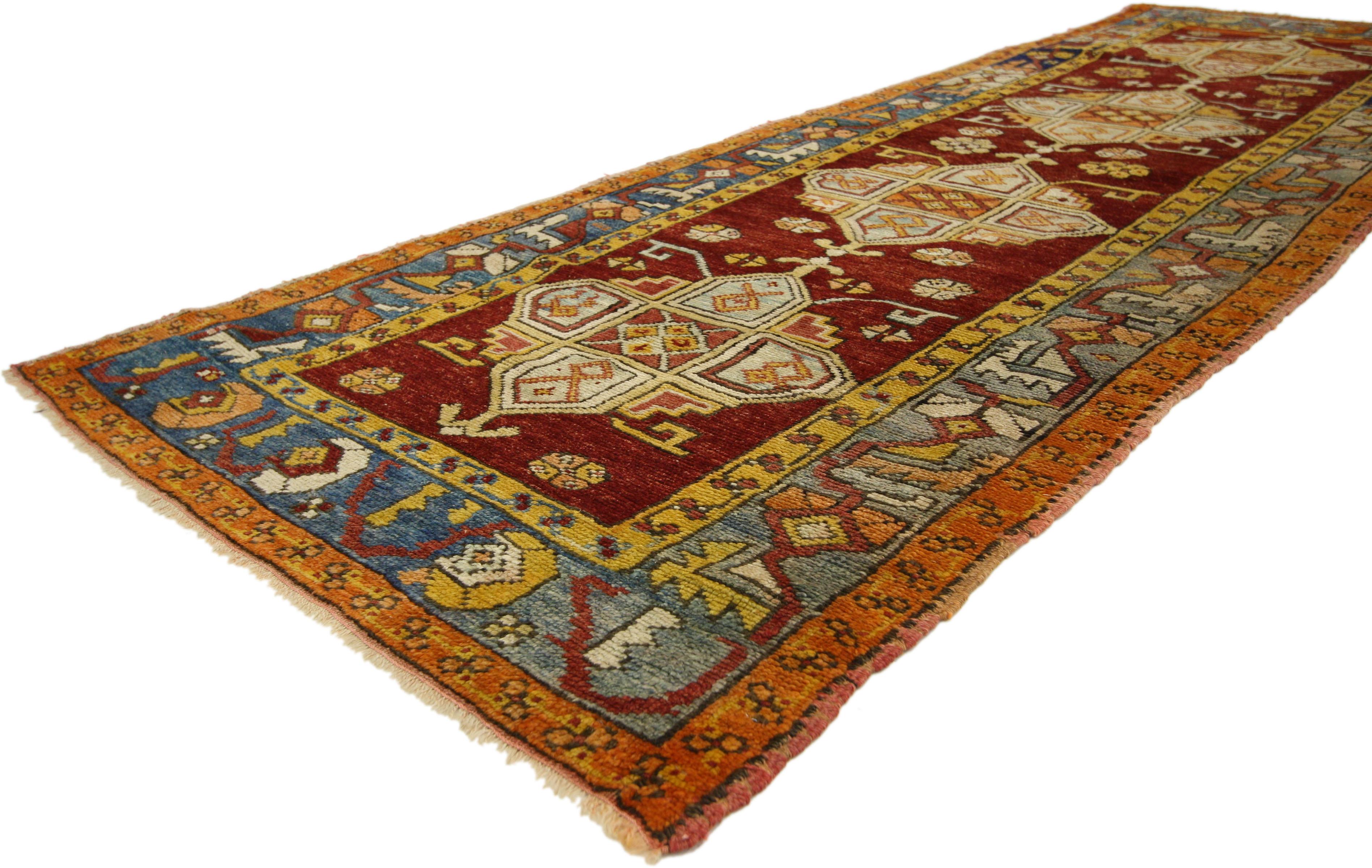 Vintage Turkish Oushak Runner with Traditional Style, Hallway Runner In Good Condition For Sale In Dallas, TX