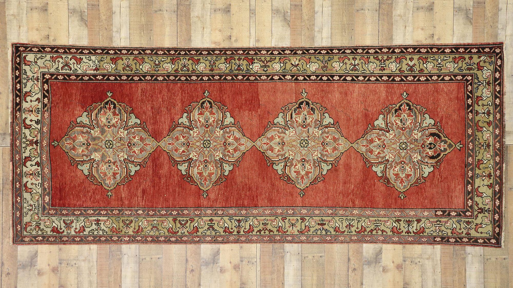 Tapis de couloir turc Oushak de style traditionnel, large en vente 1