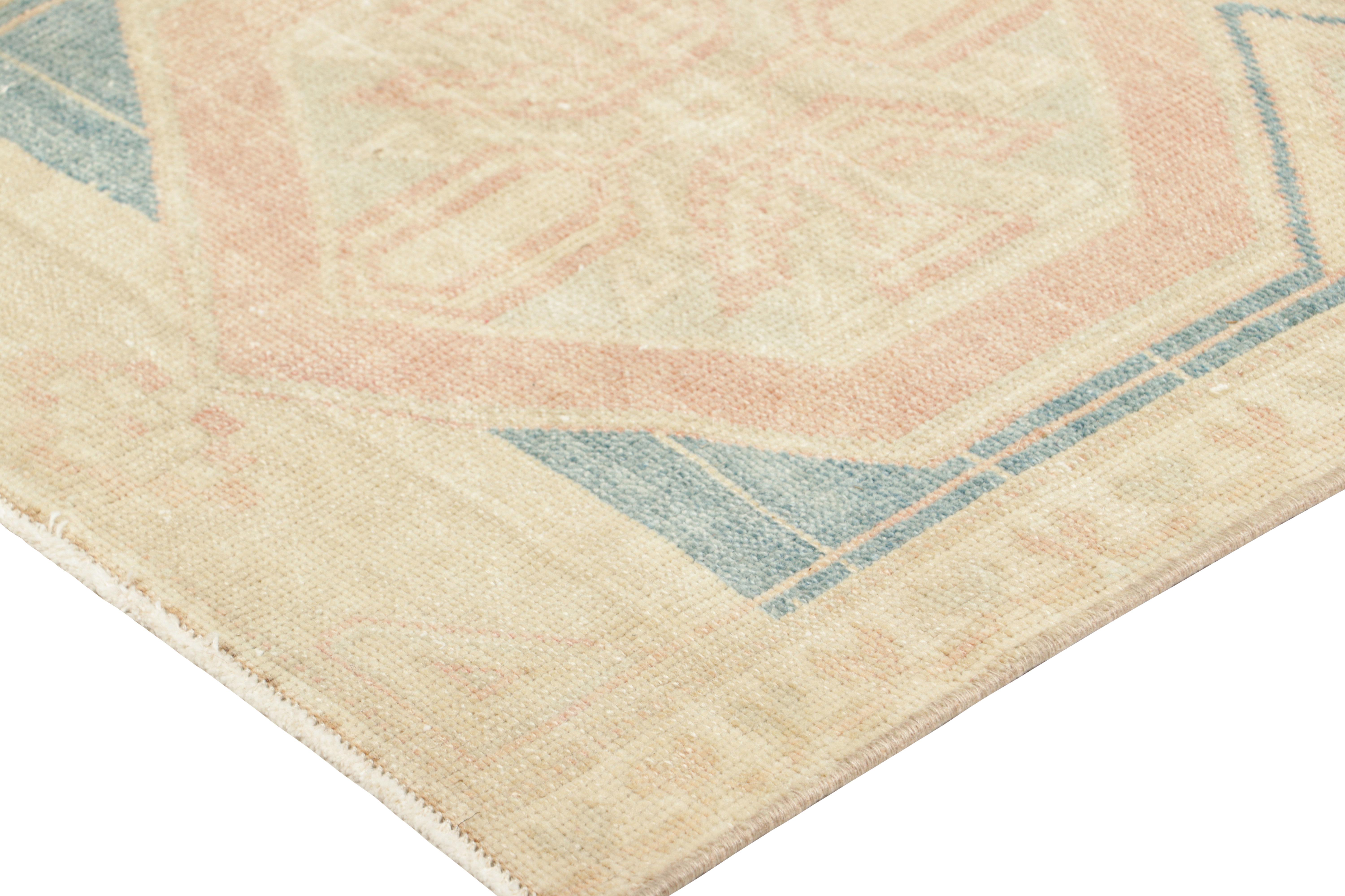 Noué à la main Tapis turc de style Oushak bleu et crème avec médaillon  Rug & Kilim en vente
