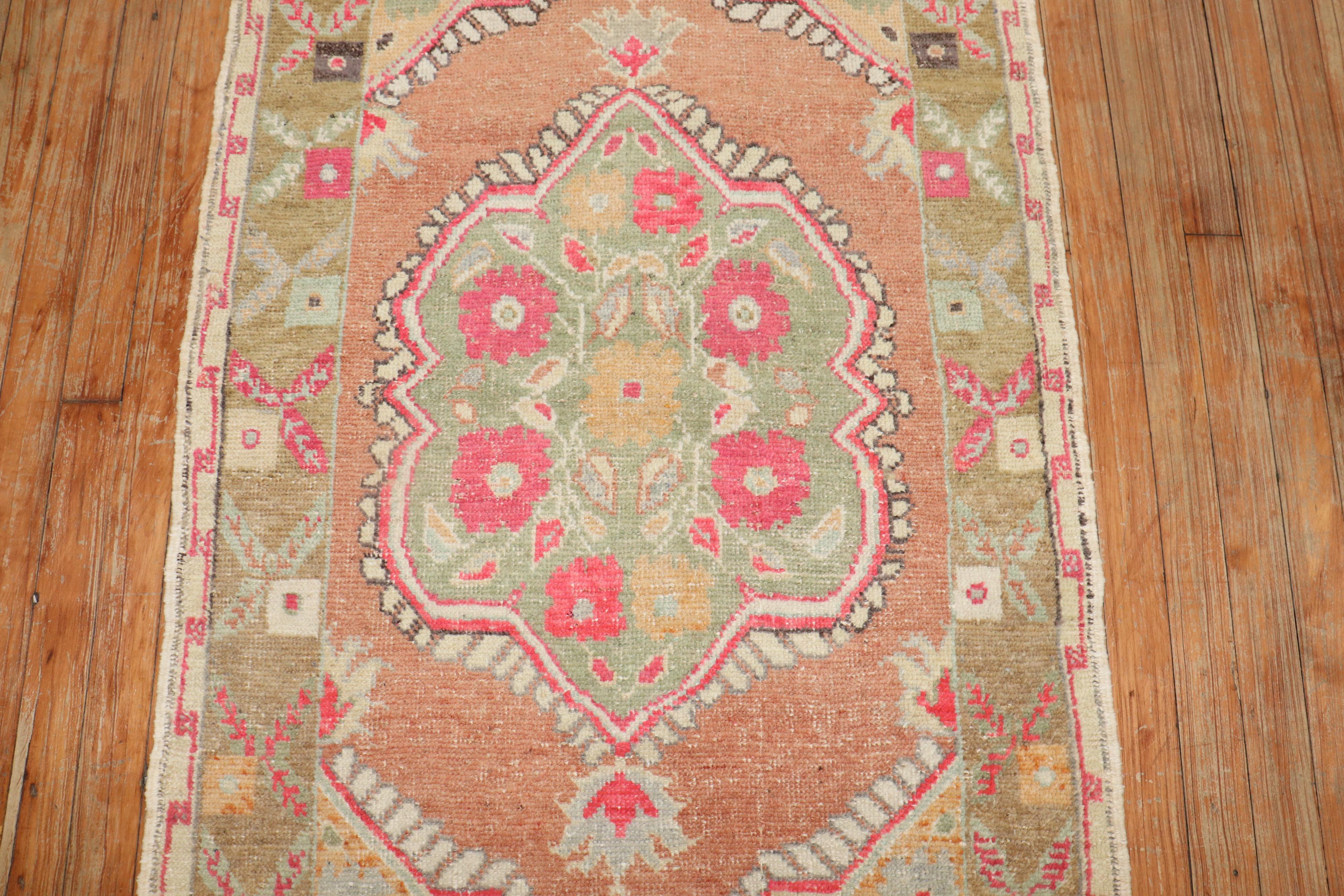 Vintage Turkish Oushak Throw Rug In Good Condition For Sale In New York, NY