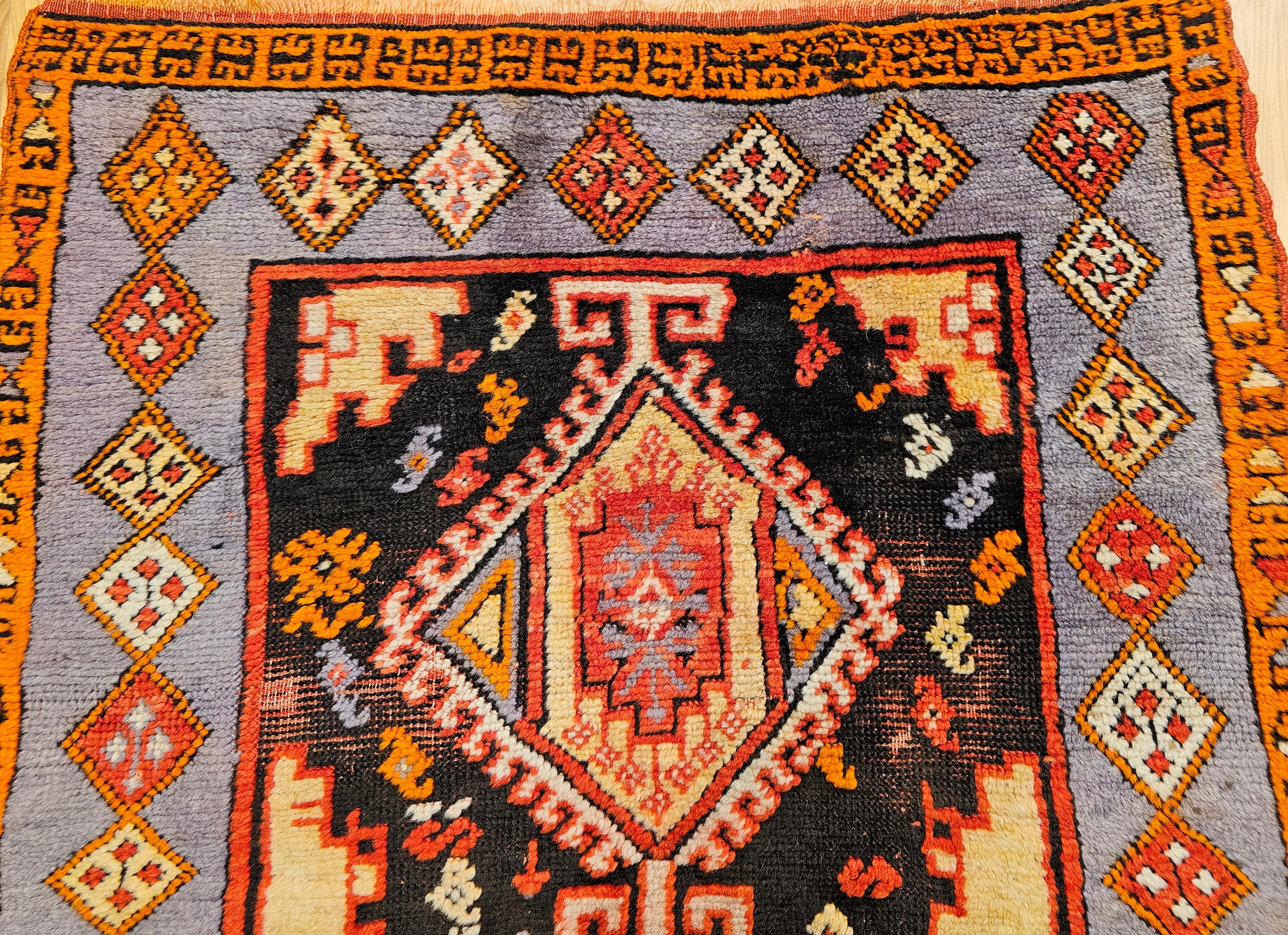 Türkischer Oushak- Village-Teppich in blassgelben und blauen Farben (Handgeknüpft) im Angebot