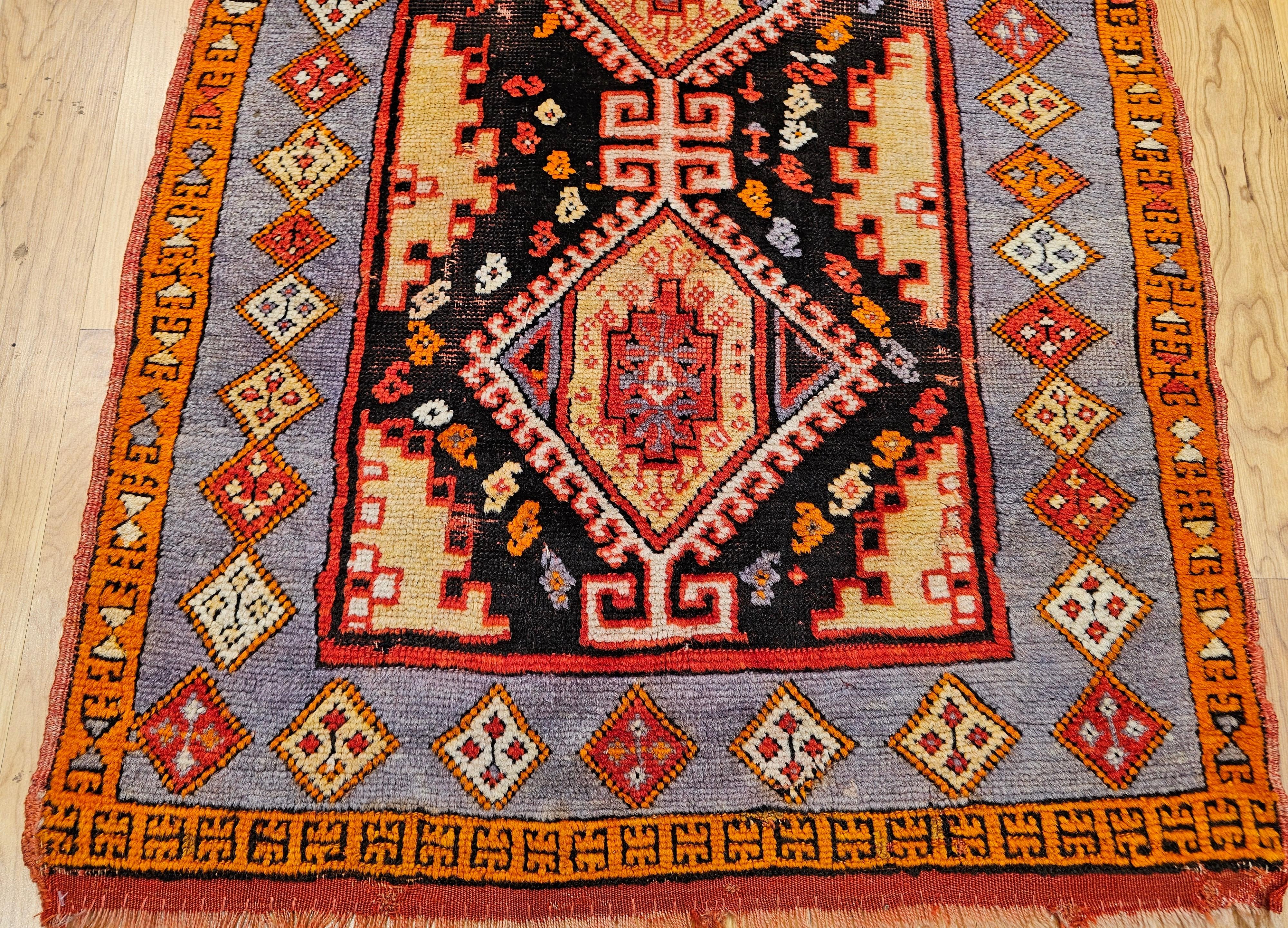 Türkischer Oushak- Village-Teppich in blassgelben und blauen Farben (20. Jahrhundert) im Angebot