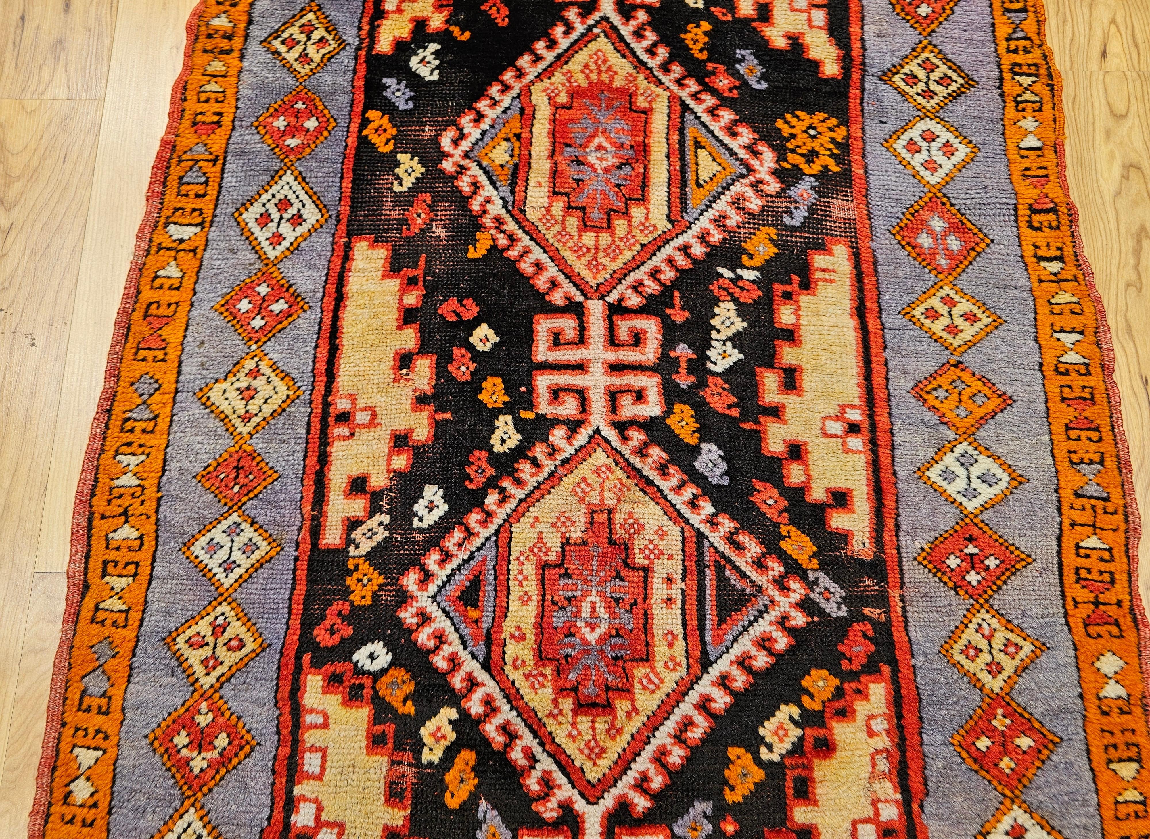 Türkischer Oushak- Village-Teppich in blassgelben und blauen Farben im Zustand „Gut“ im Angebot in Barrington, IL