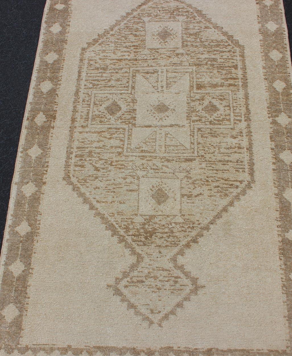 Vintage Turkish Oushak Wide Runner with Three Geometric Medallions in Neutrals For Sale 2