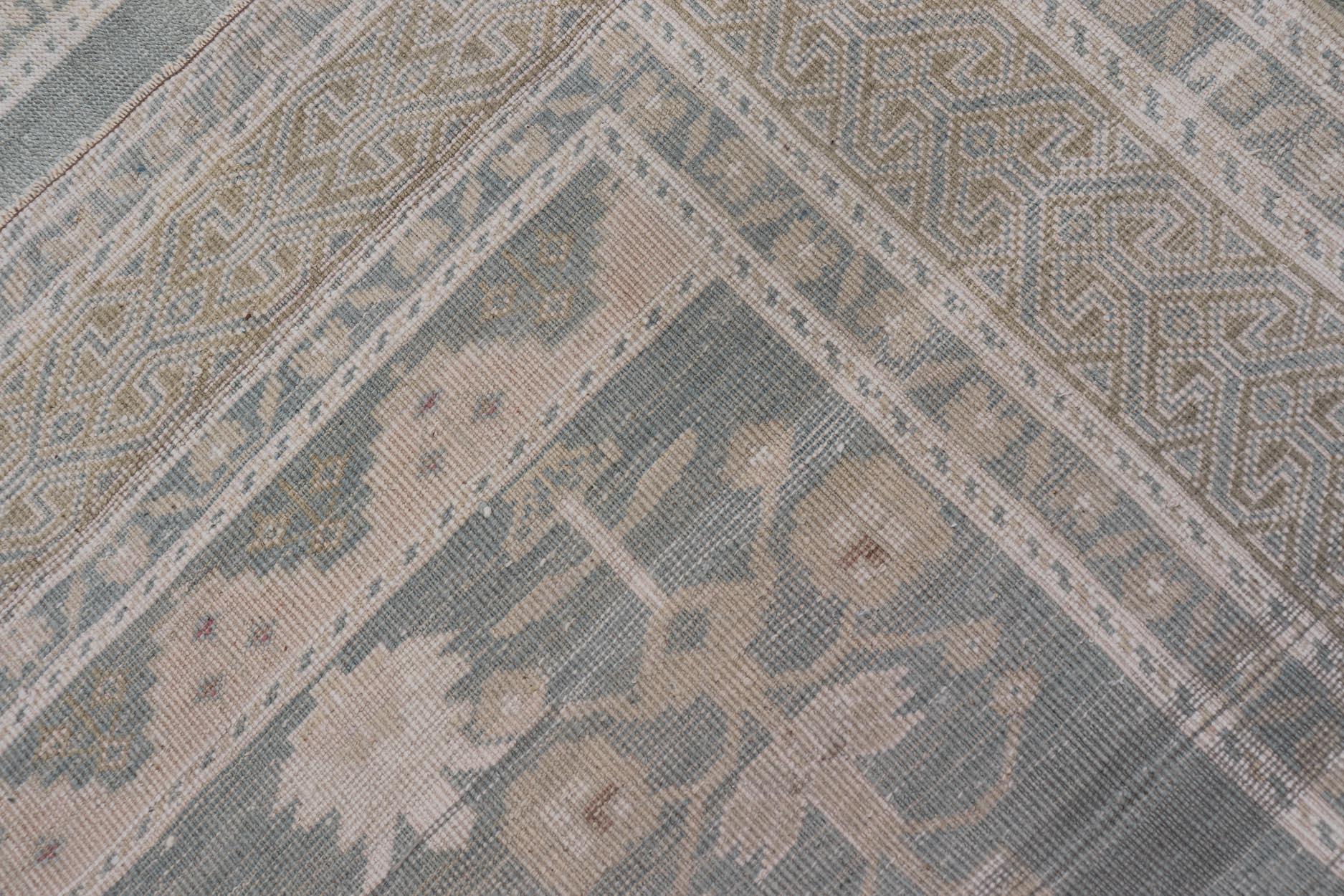 Lana Oushak turco vintage con medaglione in Taupe, Lt. Marrone, grigio, blu e marrone in vendita