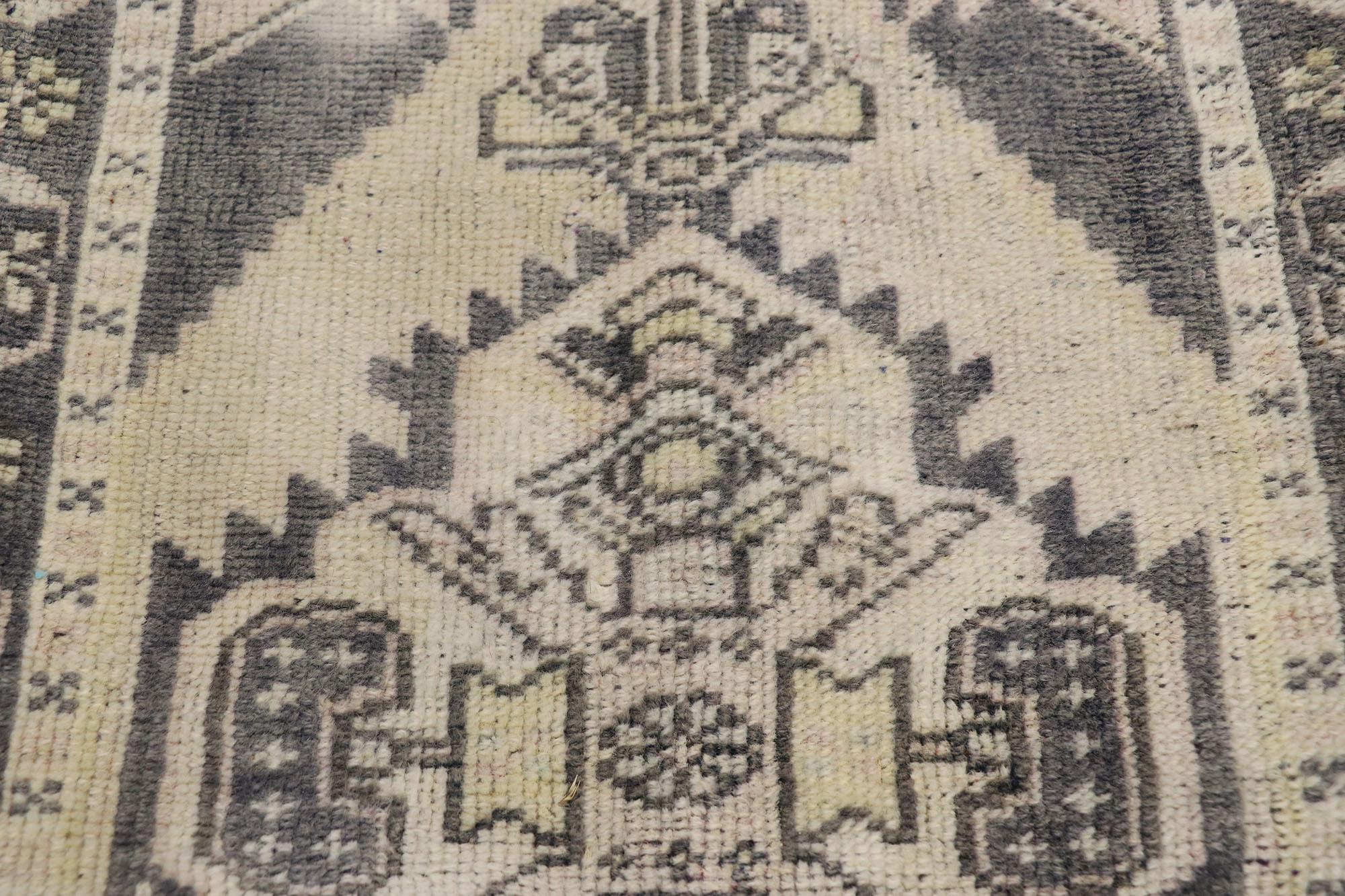 Vintage Turkish Oushak Wool Rug Pillow Cover In Good Condition For Sale In Dallas, TX