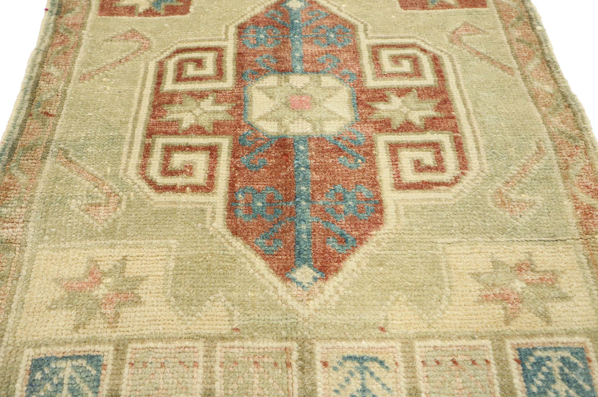 Vintage Turkish Oushak Yastik Scatter Rug, Small Accent Rug In Good Condition In Dallas, TX