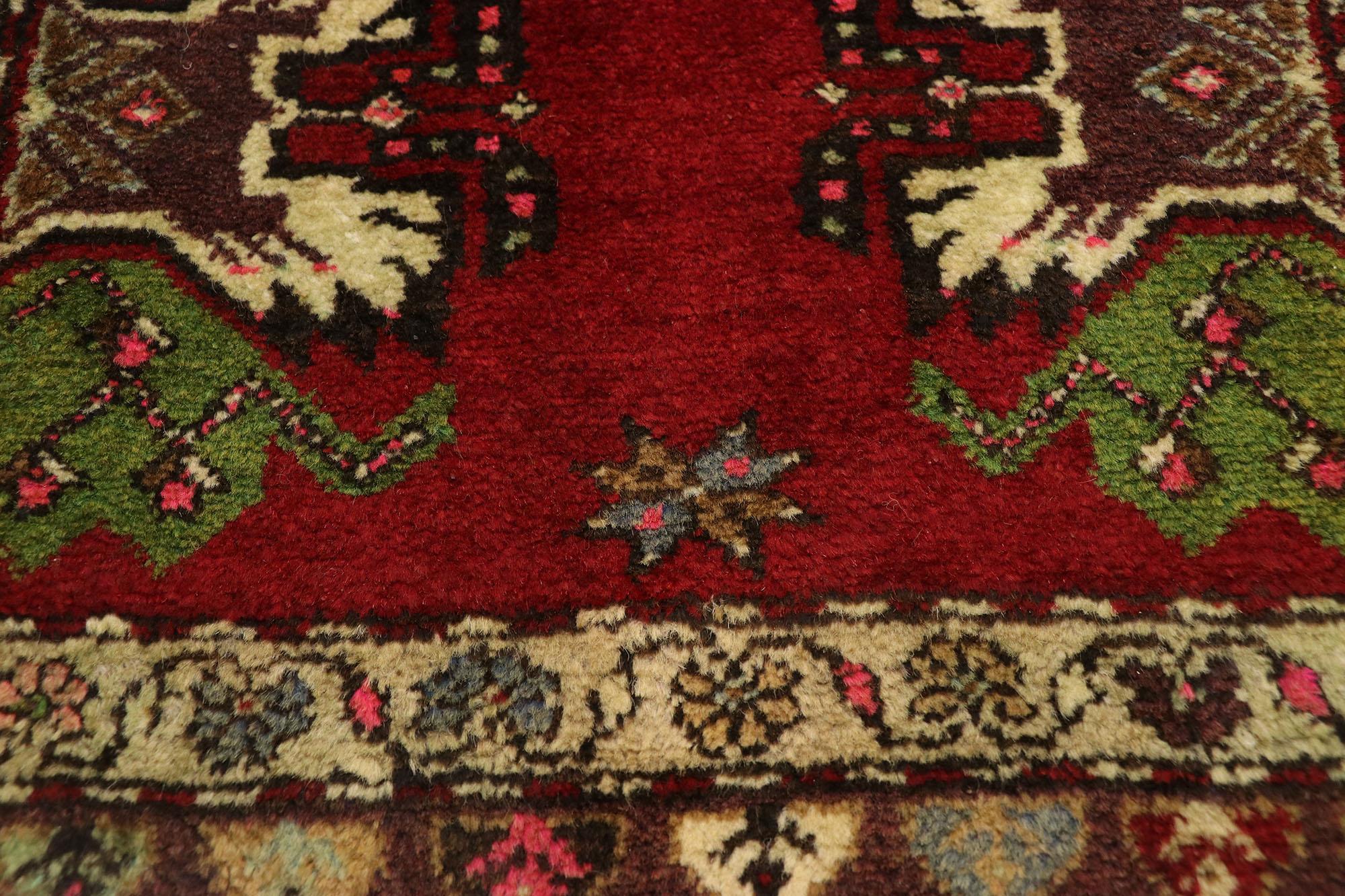 Vintage Turkish Oushak Yastik Scatter Rug, Small Accent Rug In Good Condition For Sale In Dallas, TX