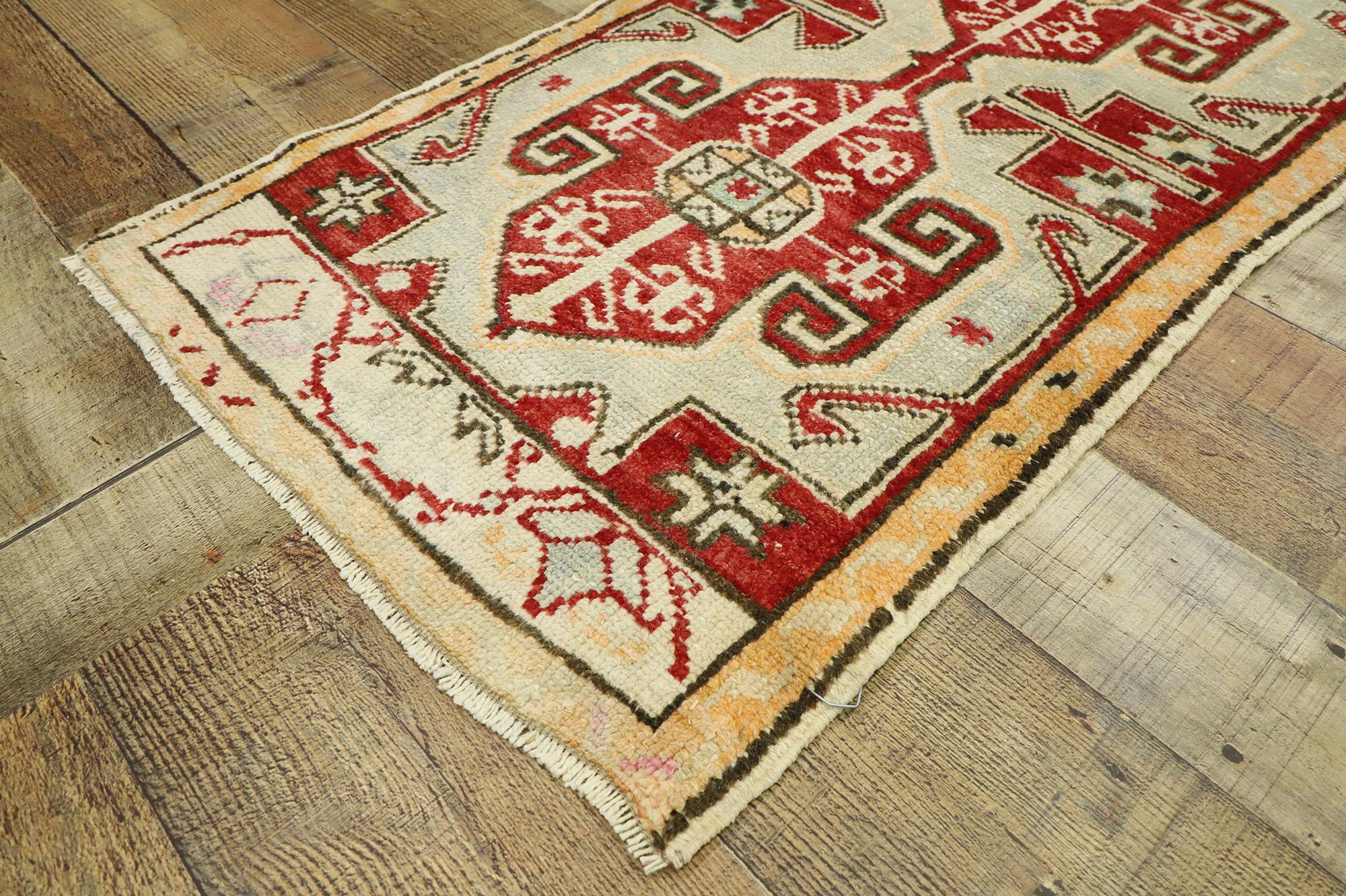 Vintage Turkish Oushak Yastik Scatter Rug, Small Accent Rug In Good Condition In Dallas, TX